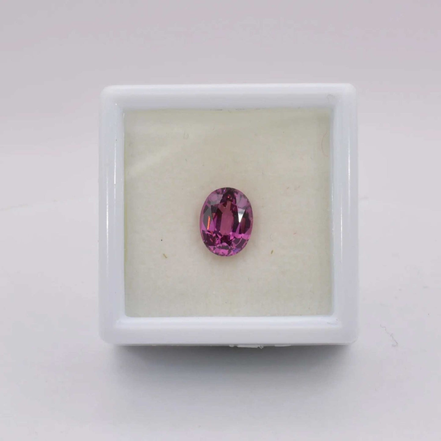 pierre taillée Grenat Rhodolite 1,58ct
