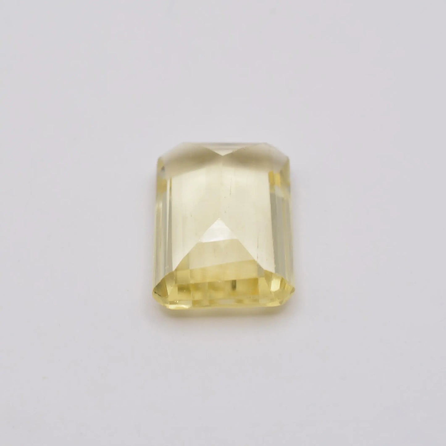 Pierre taillée Scapolite Jaune Rectangle 3,48ct