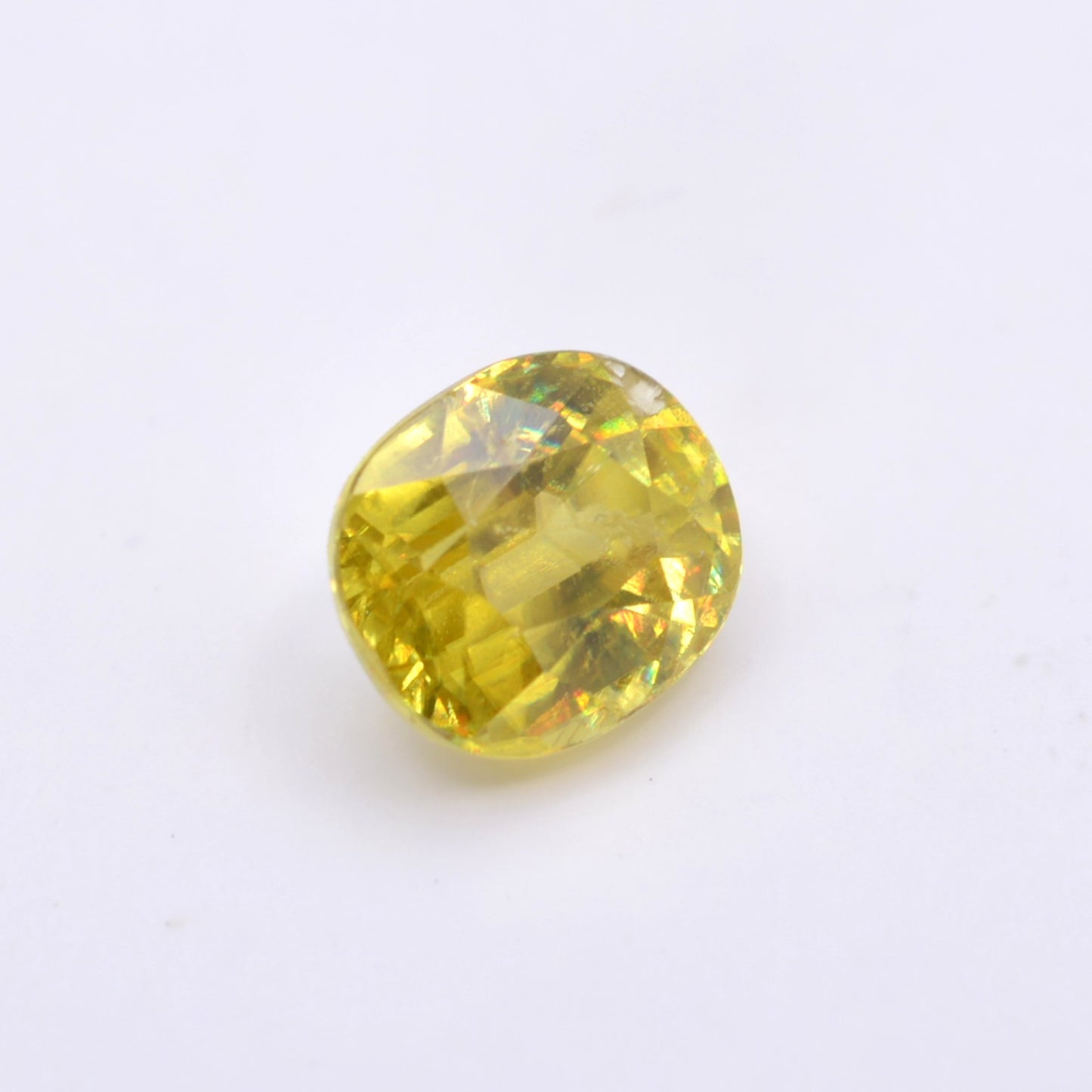 Pierre taillée Sphène ou Titanite Ovale 1,21ct