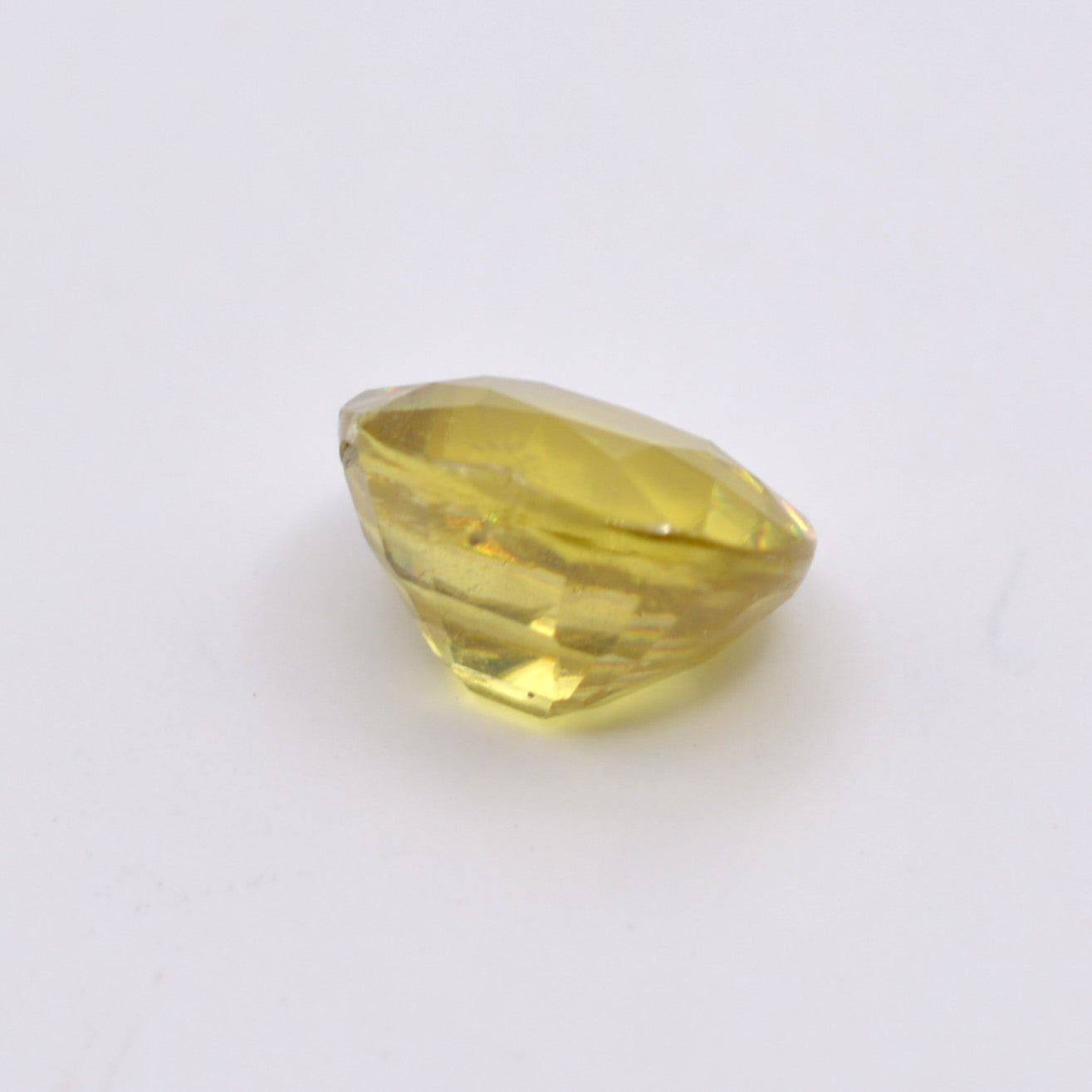 Pierre taillée Sphène ou Titanite Ovale 1,21ct