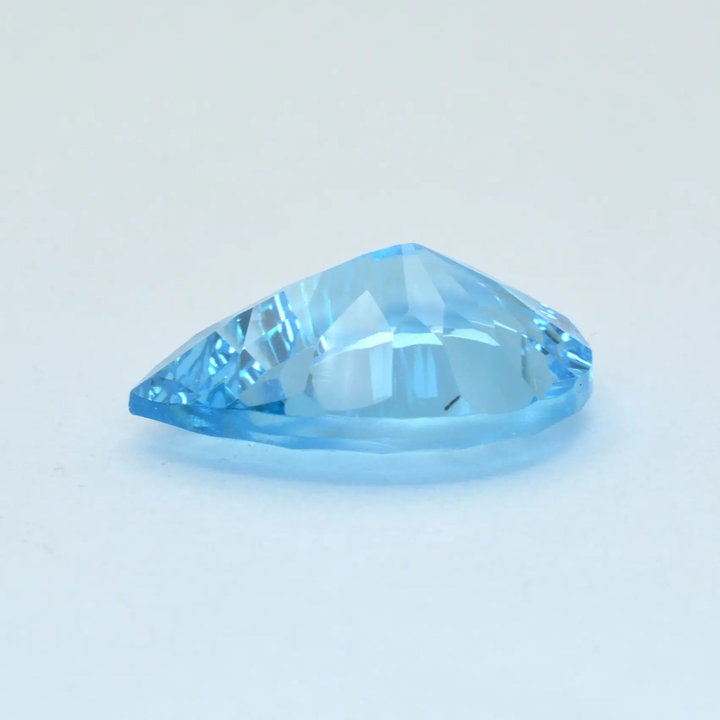 Topaze Bleue Poire 6,63 ct -