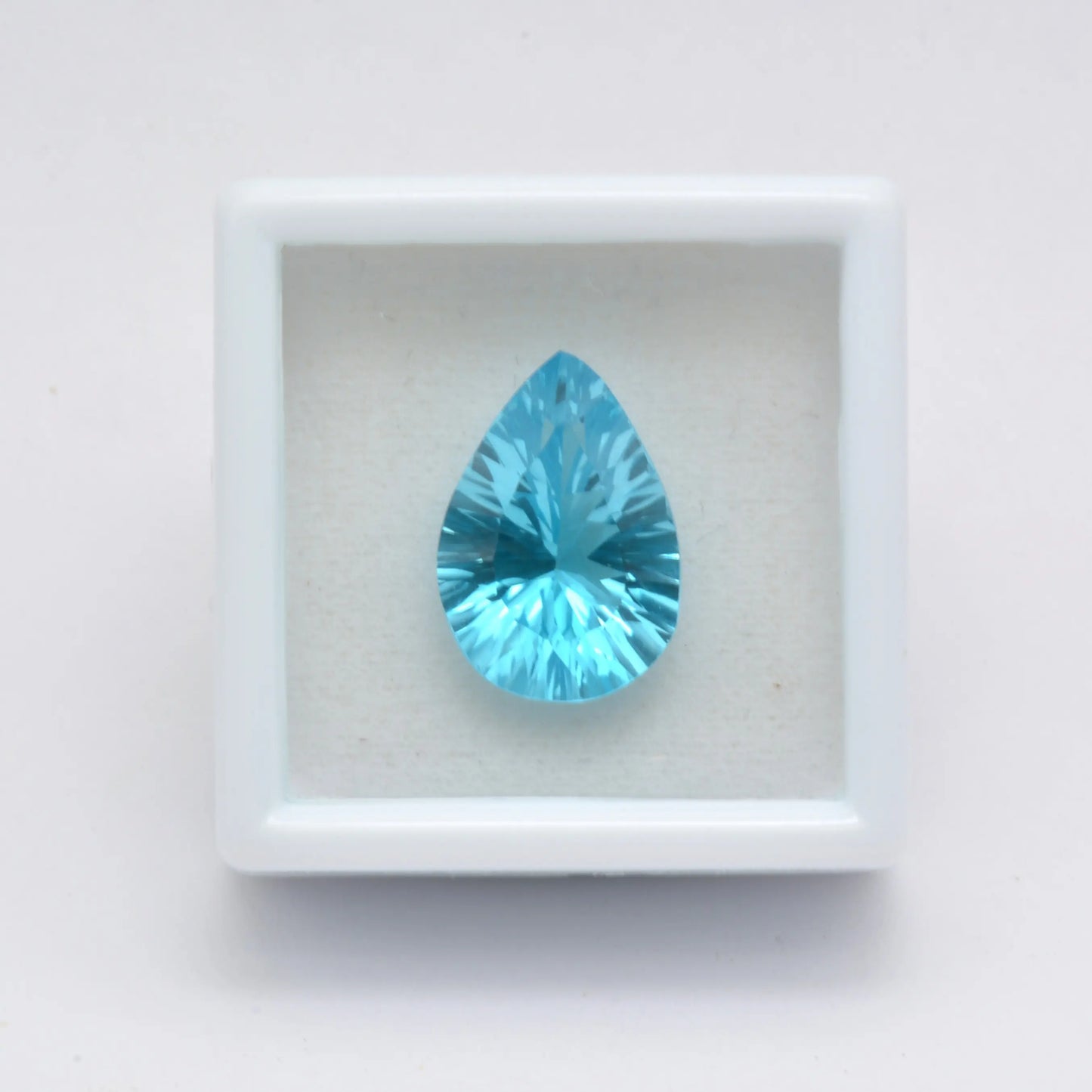 Topaze Bleu Suisse Poire 7,54ct