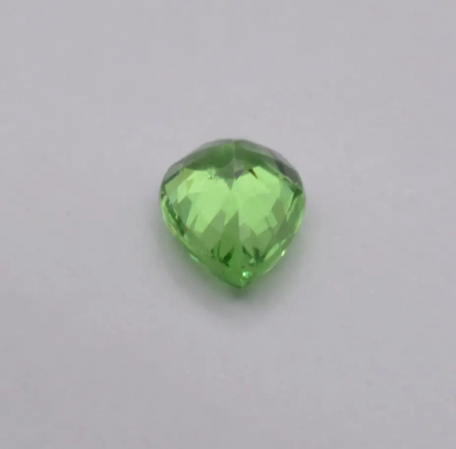 Pierre taillée Grenat Tsavorite Poire Vert 0,60ct