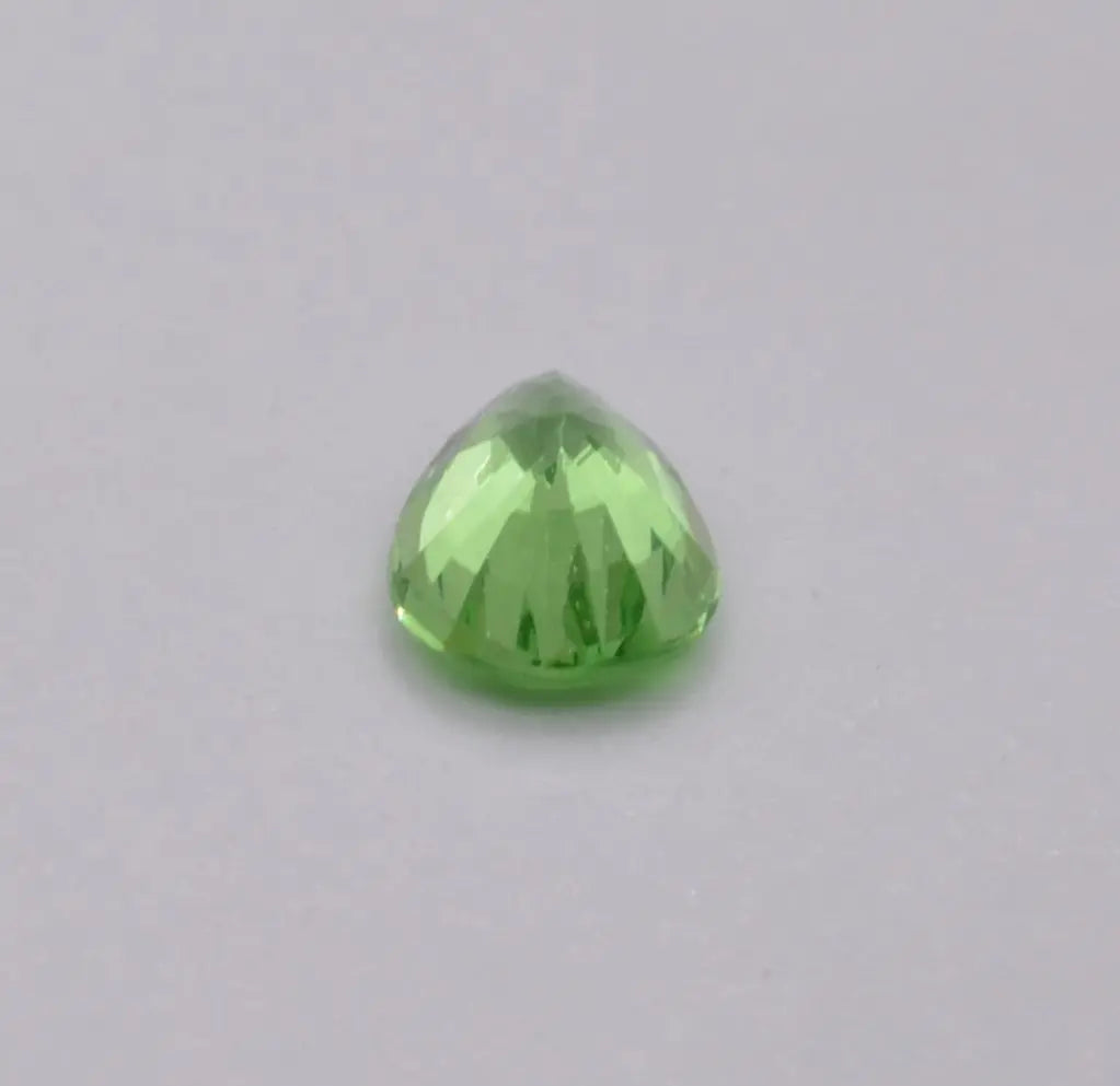 Pierre taillée Grenat Tsavorite Poire Vert 0,57ct