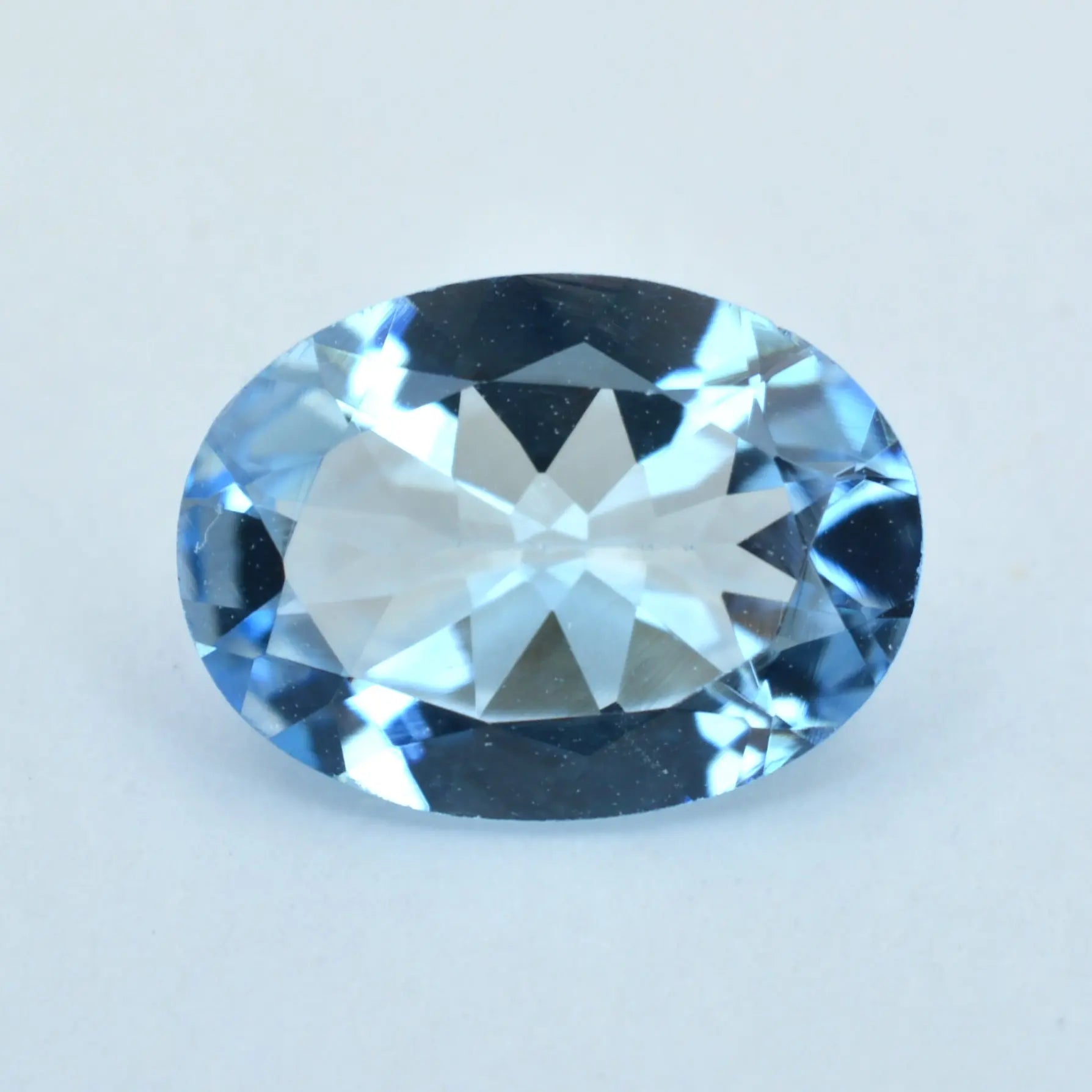 Pierre taillée Aigue-Marine Ovale 0,87ct 