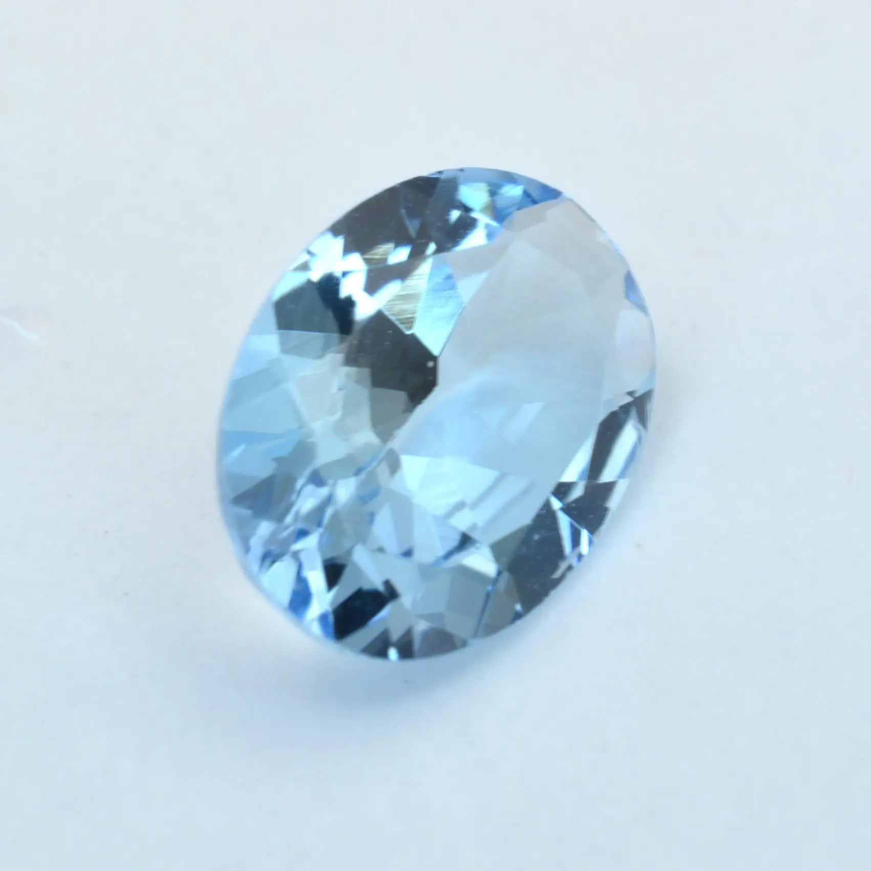 Pierre taillée Aigue-Marine Ovale 0,87ct 