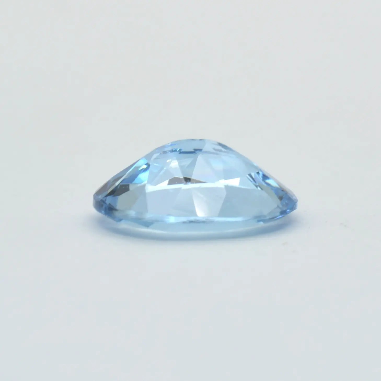 Pierre taillée Aigue-Marine Ovale 0,87ct 
