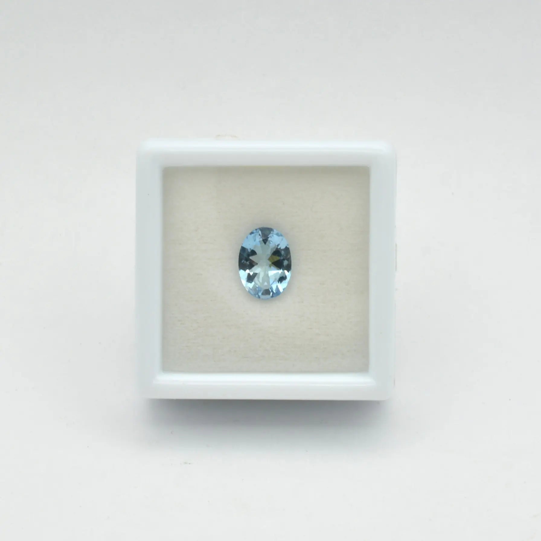 Pierre taillée Aigue-Marine Ovale 0,87ct 