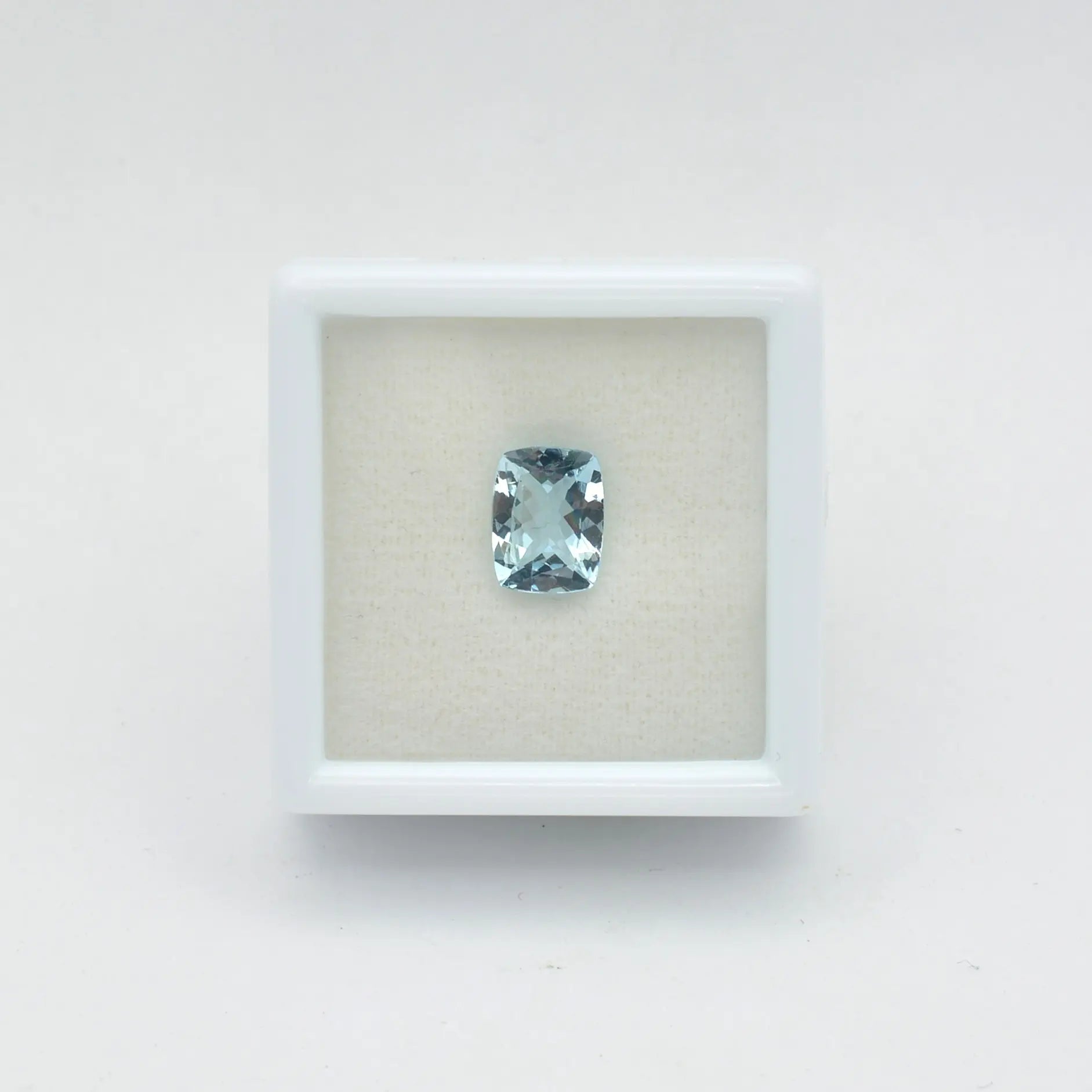 Pierre taillée Aigue-Marine Coussin Rectangle 1,11ct 