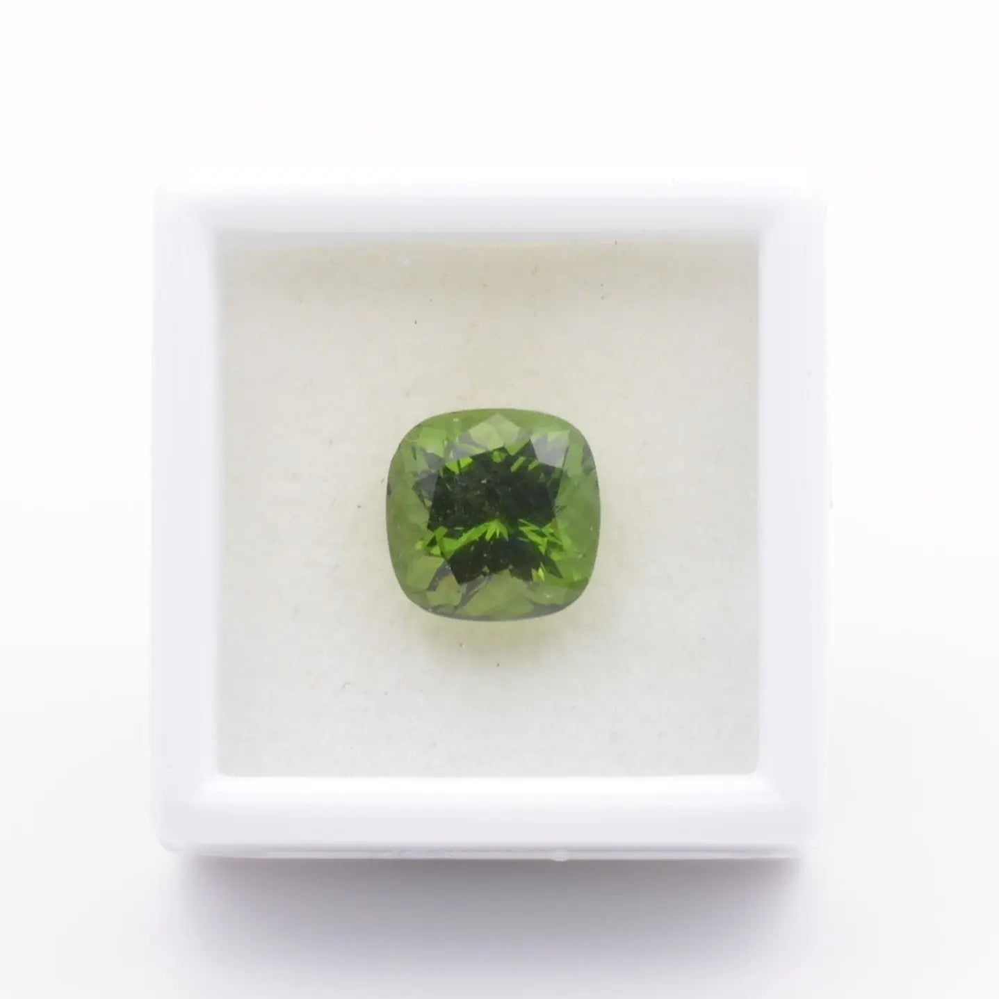 Pierre taillée Apatite 3,83ct