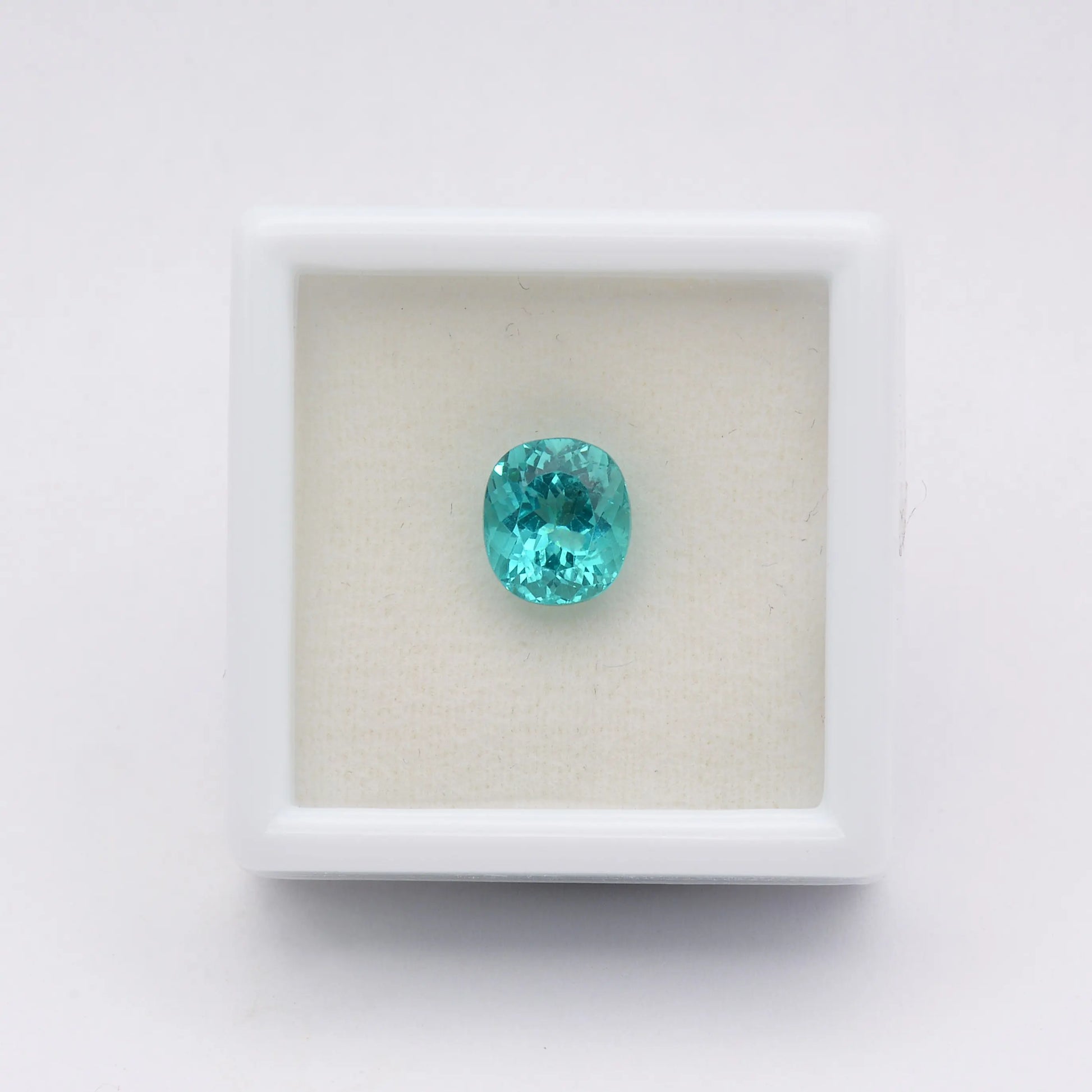 Pierre taillée Apatite Bleue Ovale 1,75 ct 