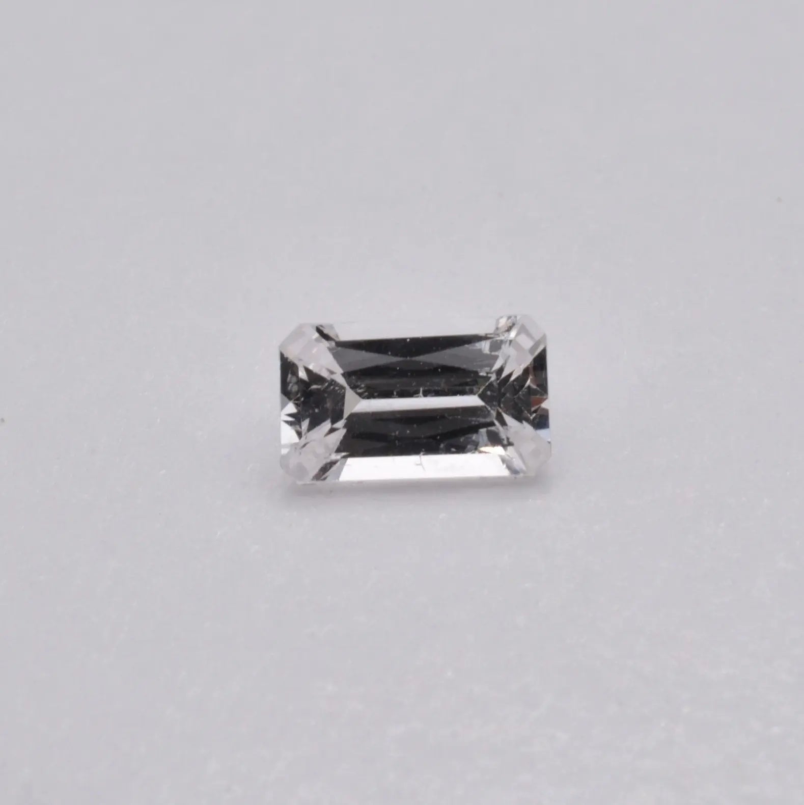 Danburite 0,78ct - pierre précieuse - gemme