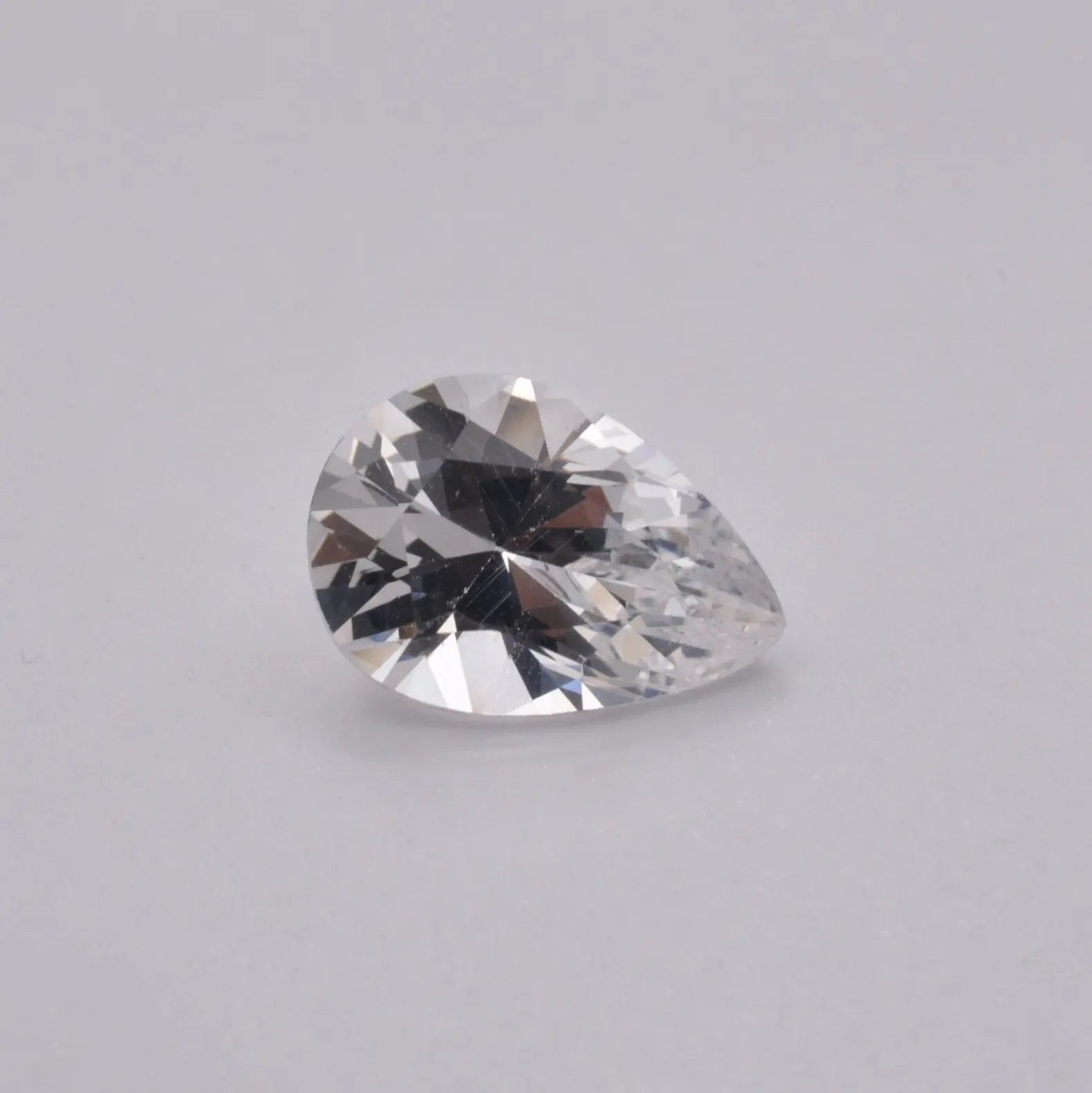 gemme taillée Danburite Poire 4,79ct PASSOT-GEMS