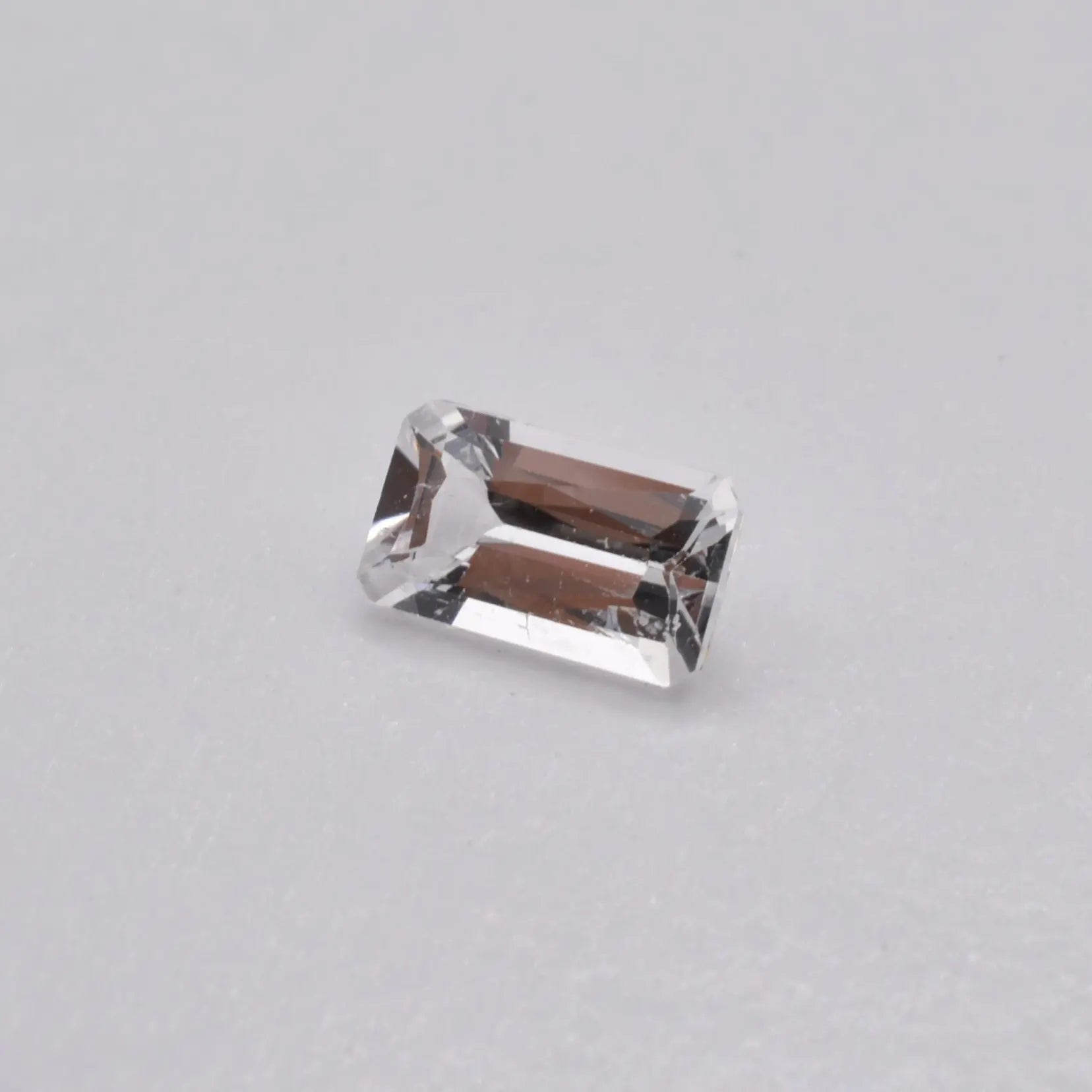 Danburite 0,78ct - pierre précieuse - gemme