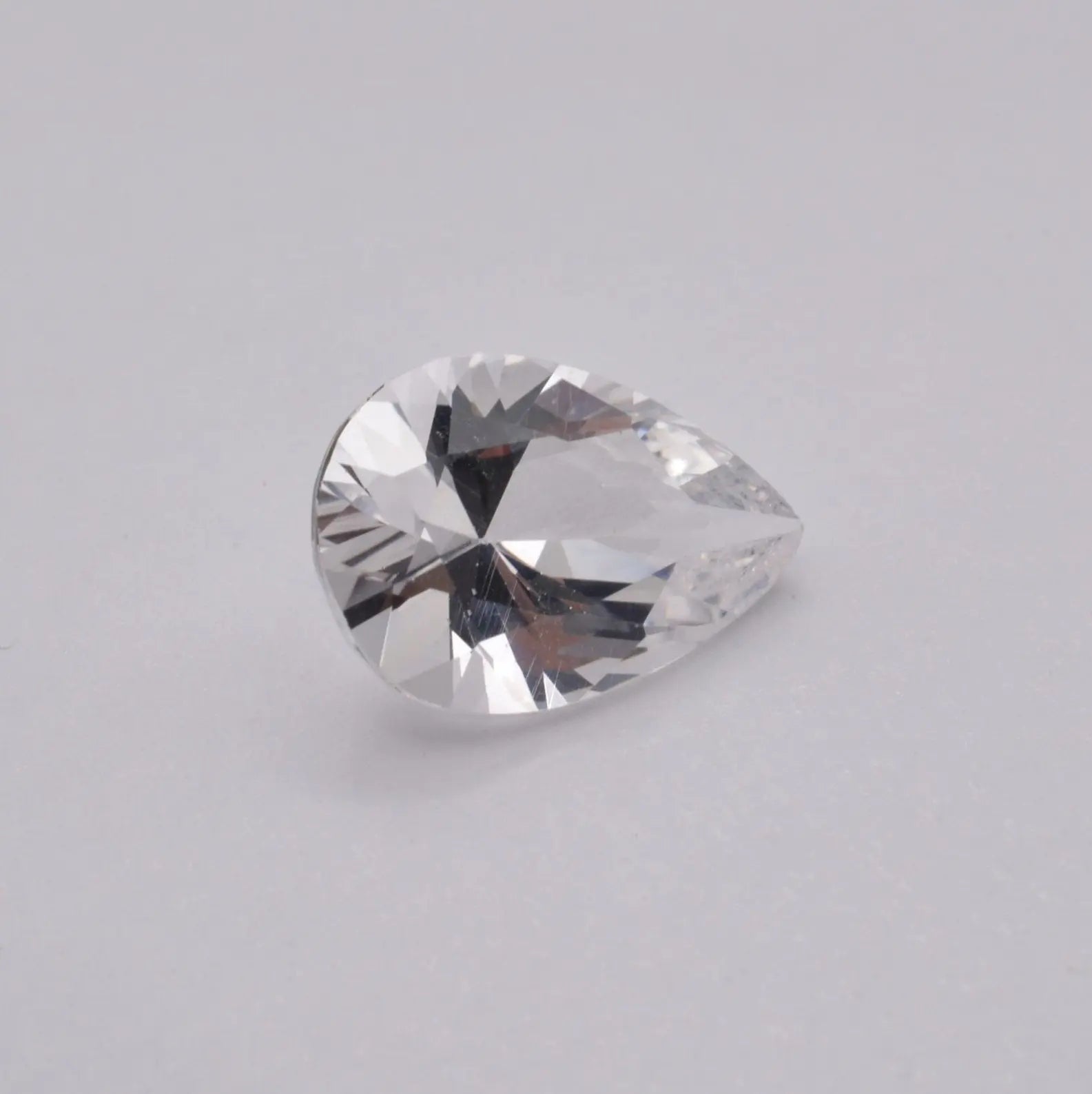 gemme taillée Danburite Poire 4,79ct PASSOT-GEMS
