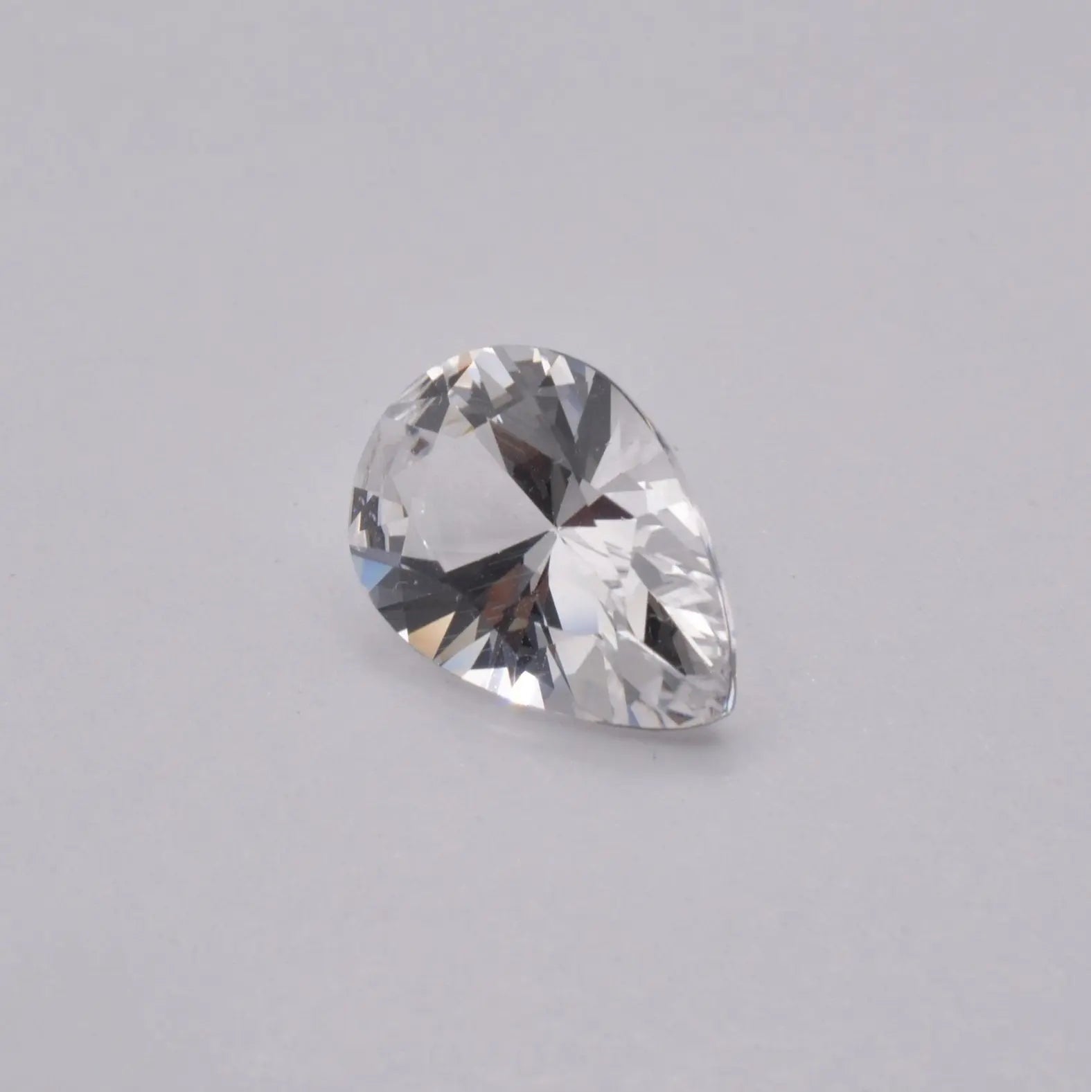 gemme taillée Danburite Poire 4,79ct PASSOT-GEMS