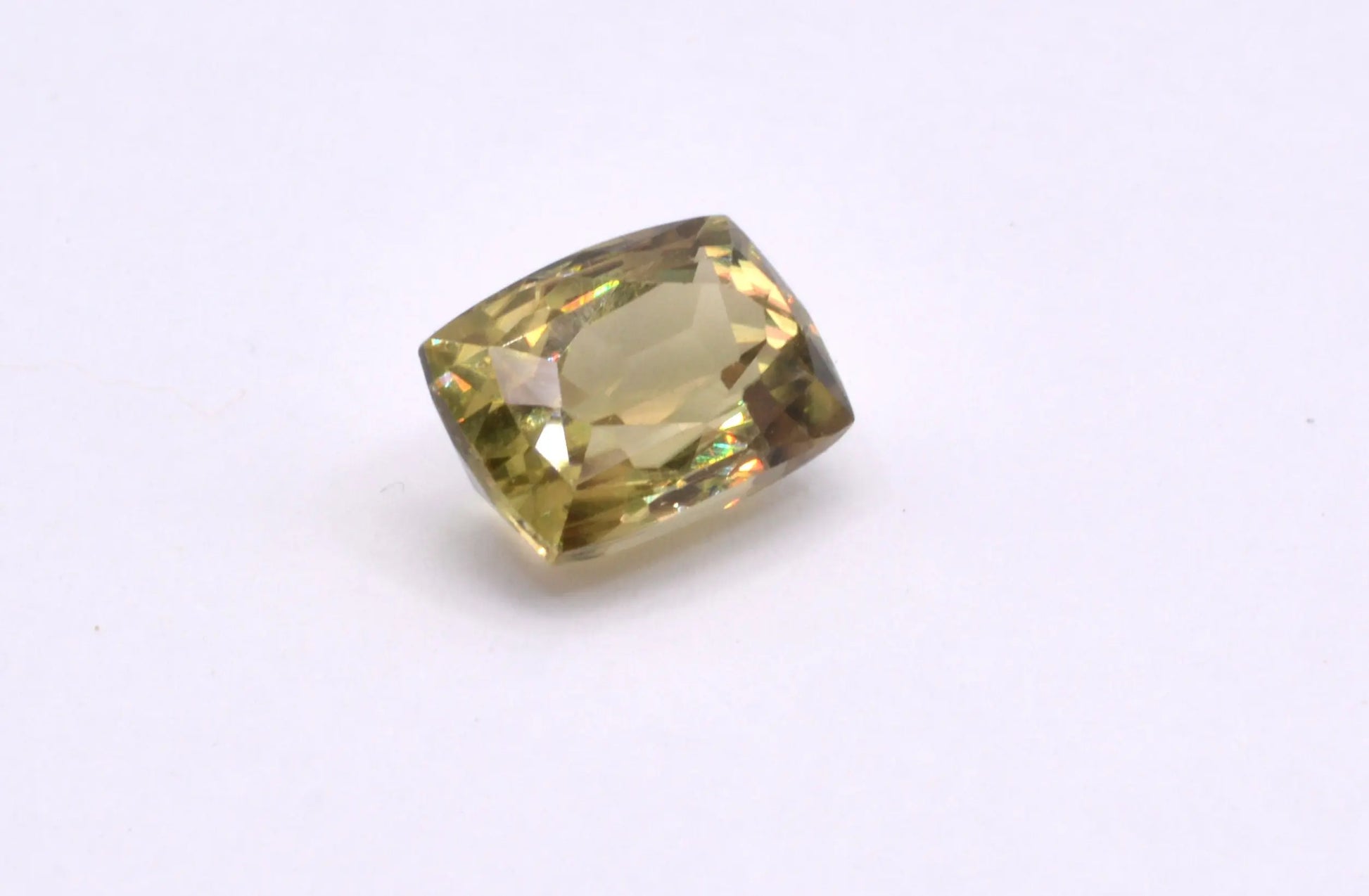 Diaspore/Zultanite Coussin Rectangle 5,63ct - pierre précieuse - gemme