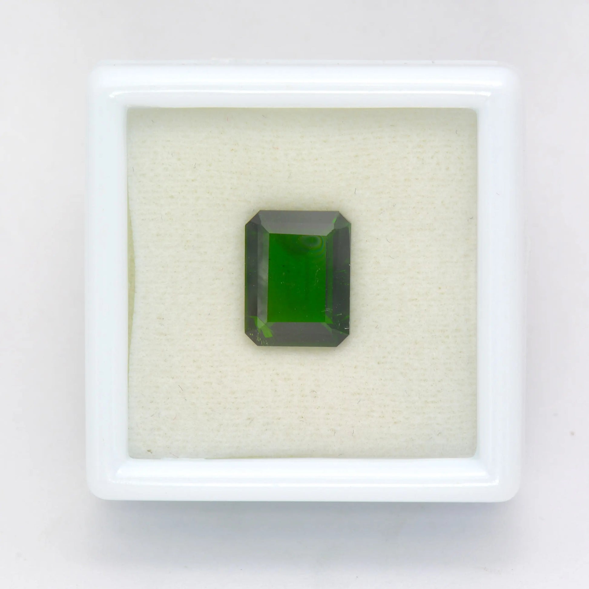 Pierre taillée Diopside Chromifère Rectangle 2,20ct 