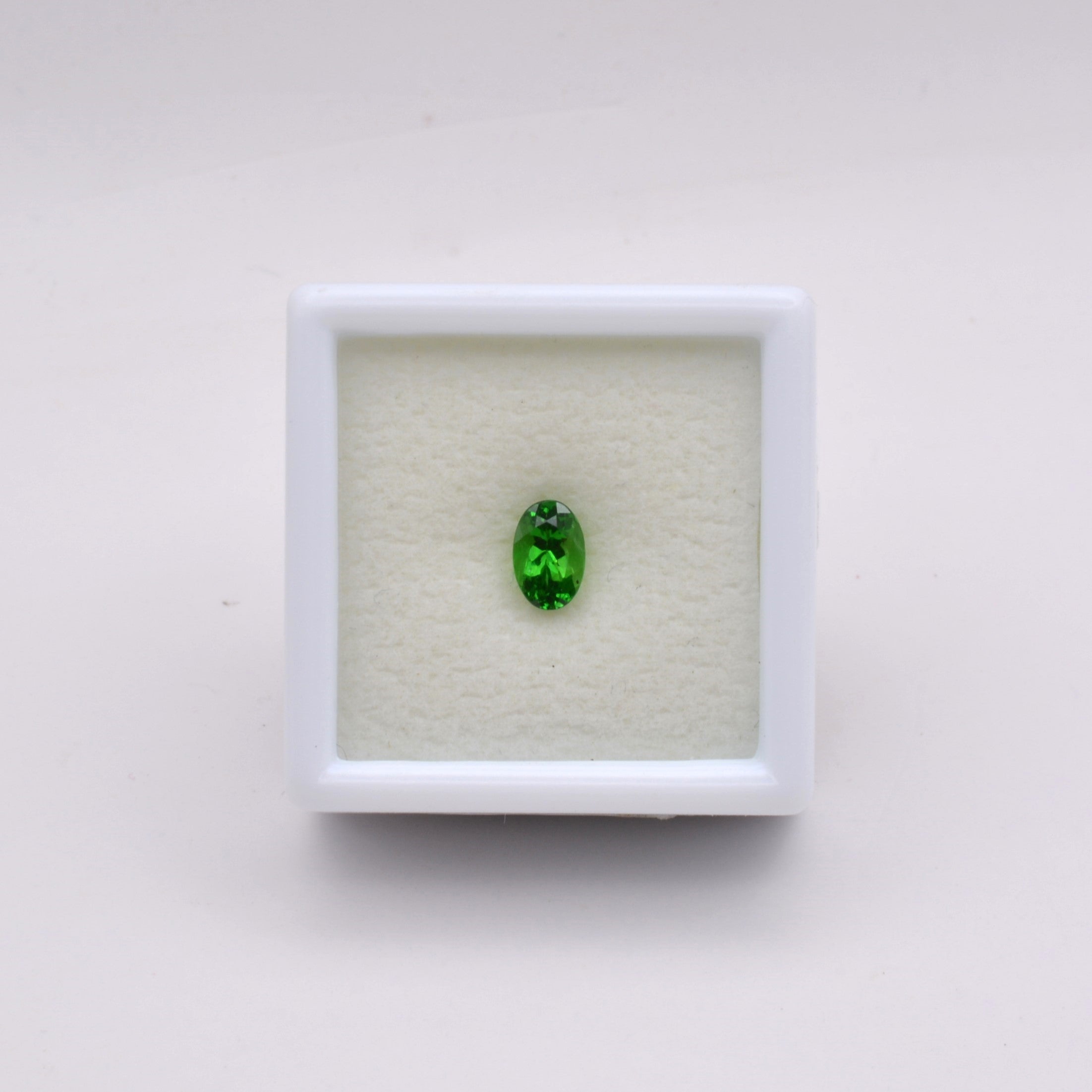 Pierre taillée Grenat Tsavorite Ovale 0,57ct