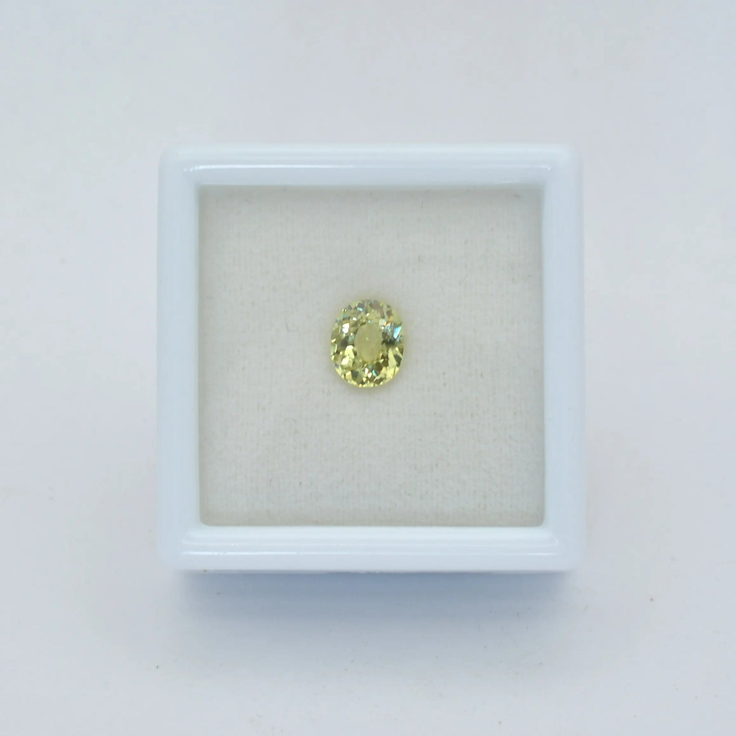 Pierre taillée Grenat du Mali Jaune Ovale 0,69ct