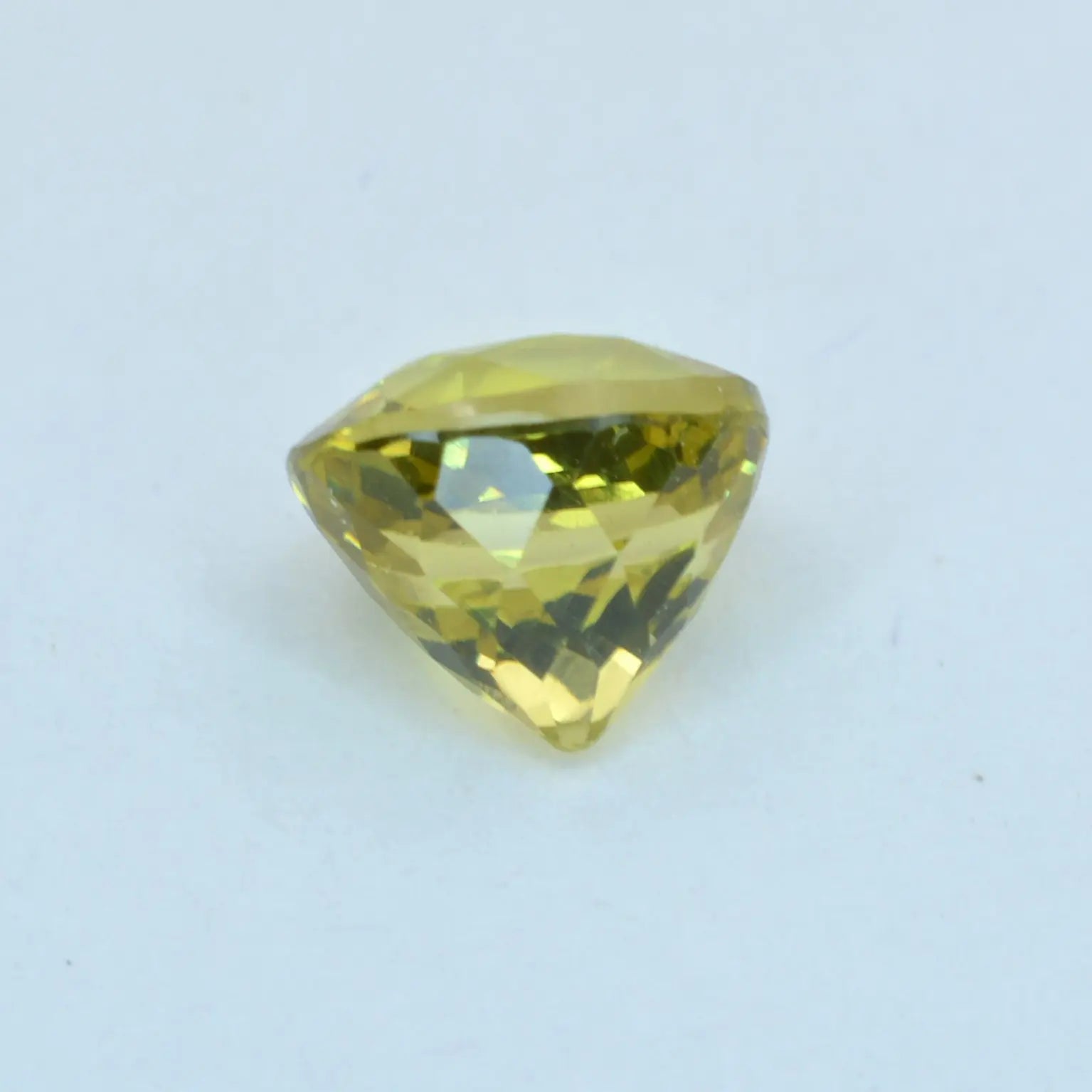Pierre taillée Grenat du Mali Jaune Ovale 0,71 ct