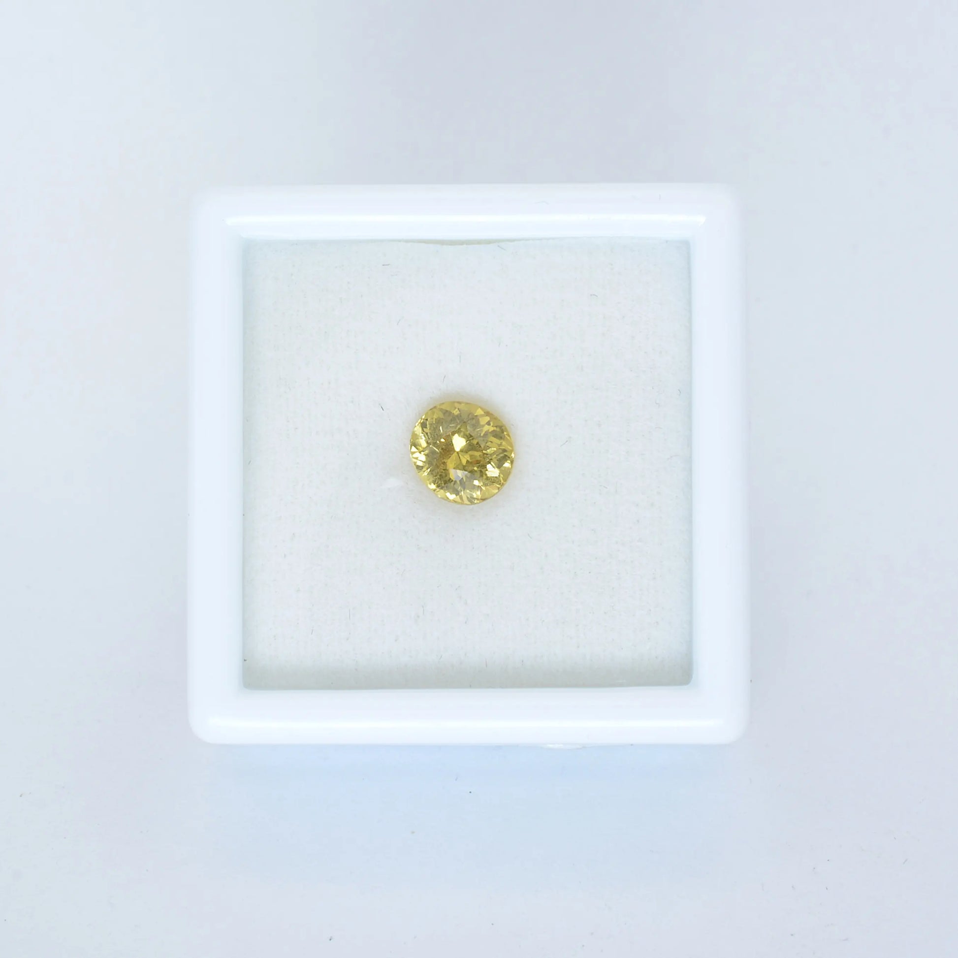 Pierre taillée Grenat du Mali Jaune Ovale 0,81 ct