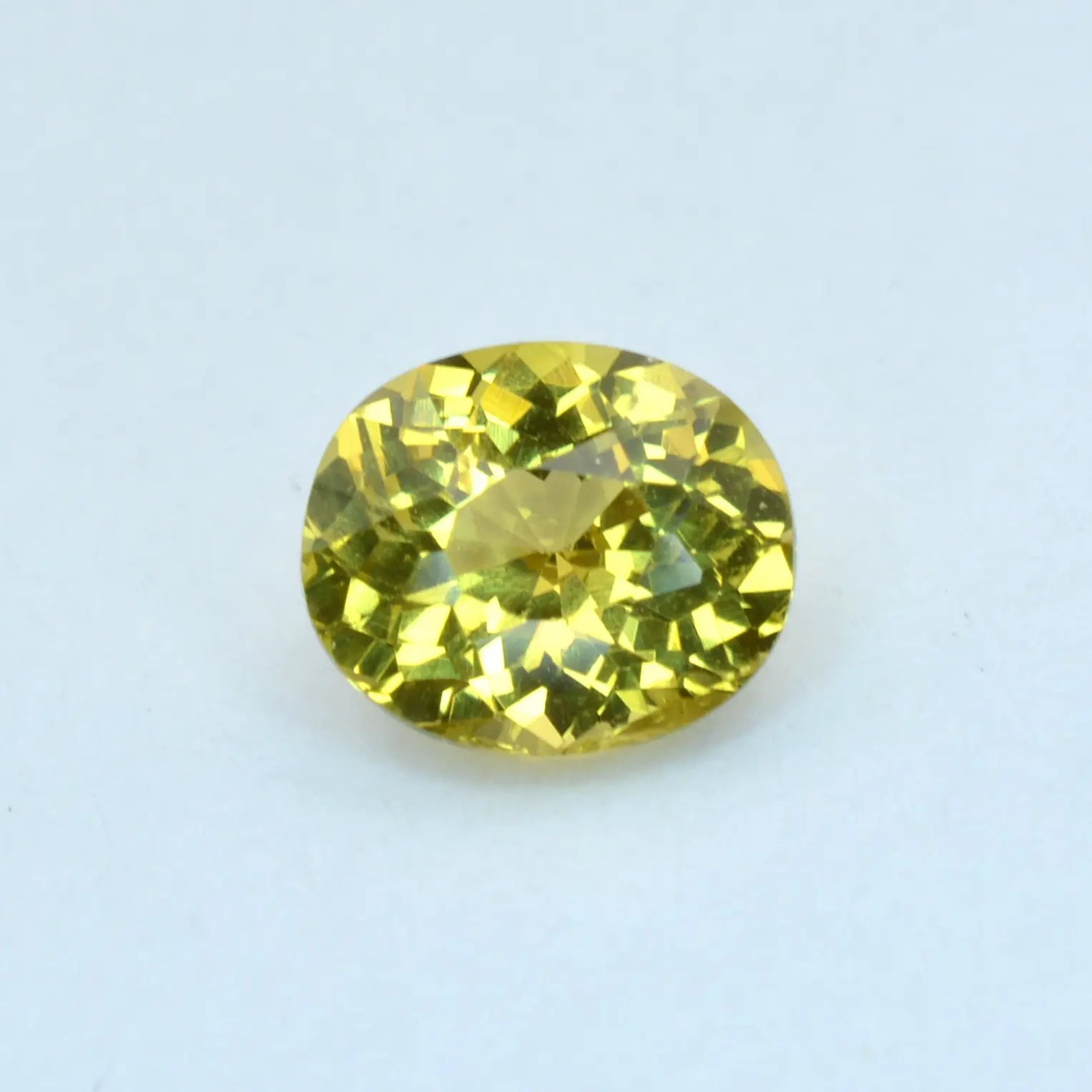 Pierre taillée Grenat du Mali Jaune Ovale 0,82 ct