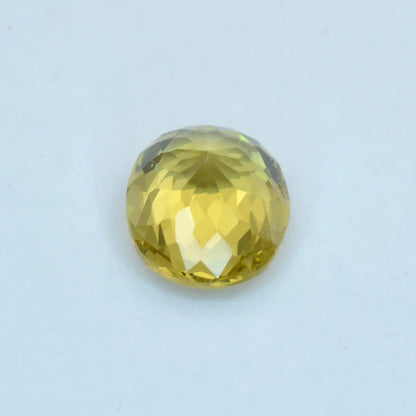 Pierre taillée Grenat du Mali Jaune Ovale 0,82 ct