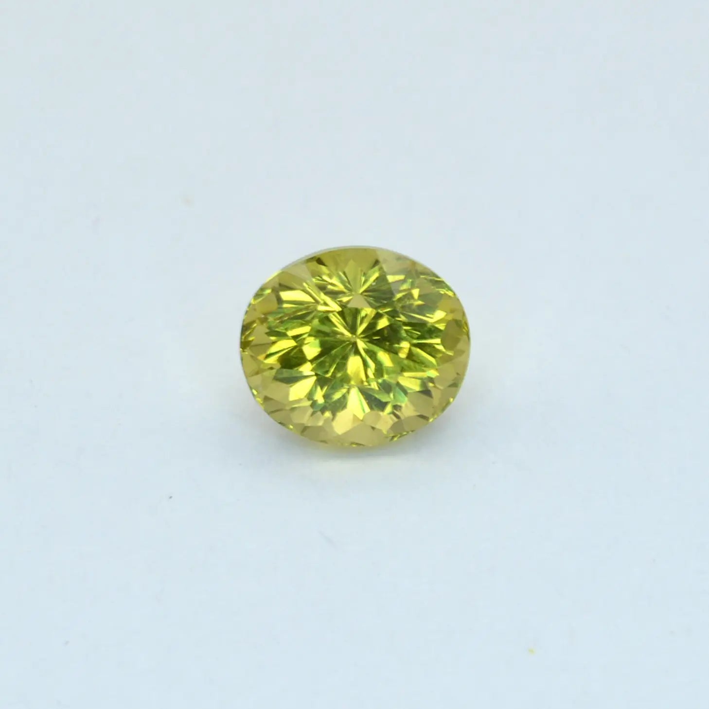 Pierre taillée Grenat du Mali Jaune Ovale 0,84 ct