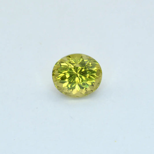 Pierre taillée Grenat du Mali Jaune Ovale 0,84 ct