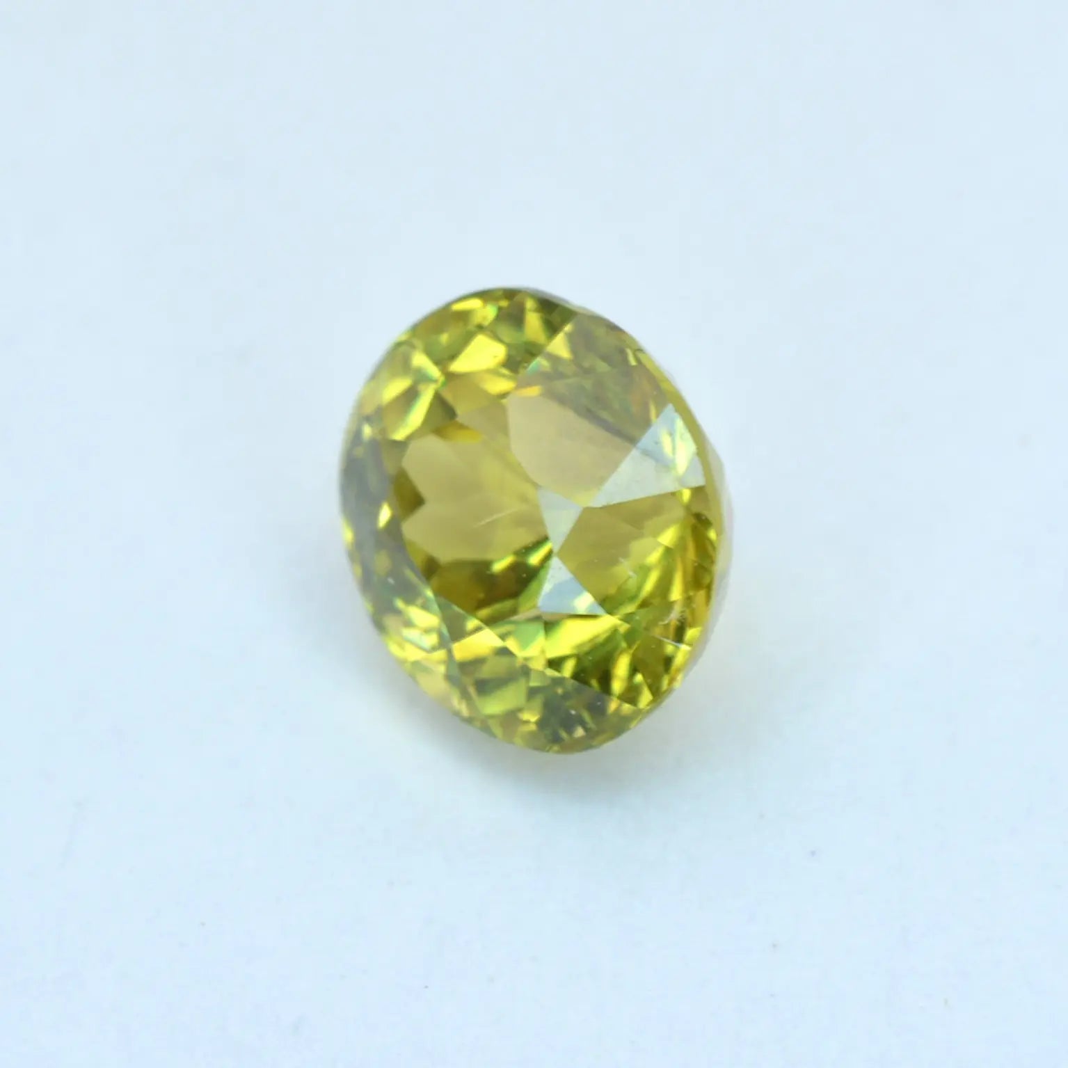 Pierre taillée Grenat du Mali Jaune Ovale 0,84 ct