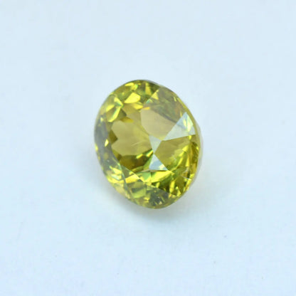 Pierre taillée Grenat du Mali Jaune Ovale 0,84 ct