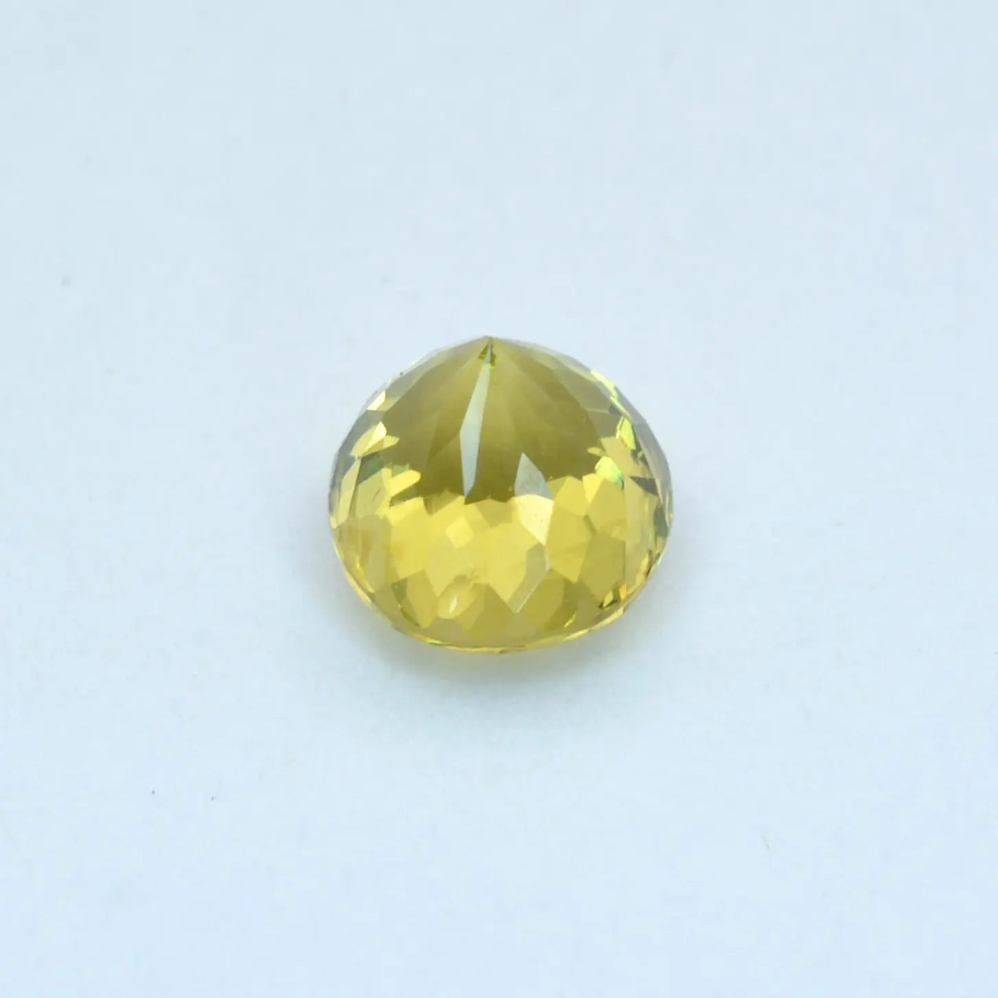 Pierre taillée Grenat du Mali Jaune Ovale 0,84 ct