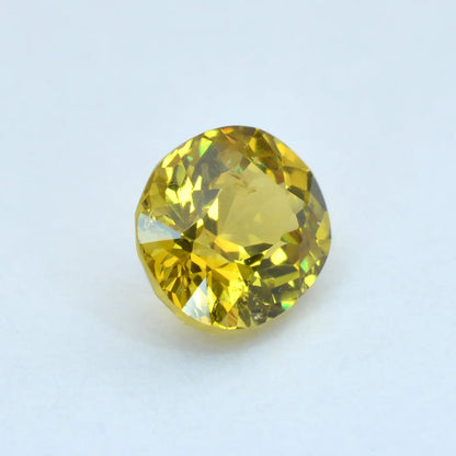 Pierre taillée Grenat du Mali Jaune Ovale 0,88 ct