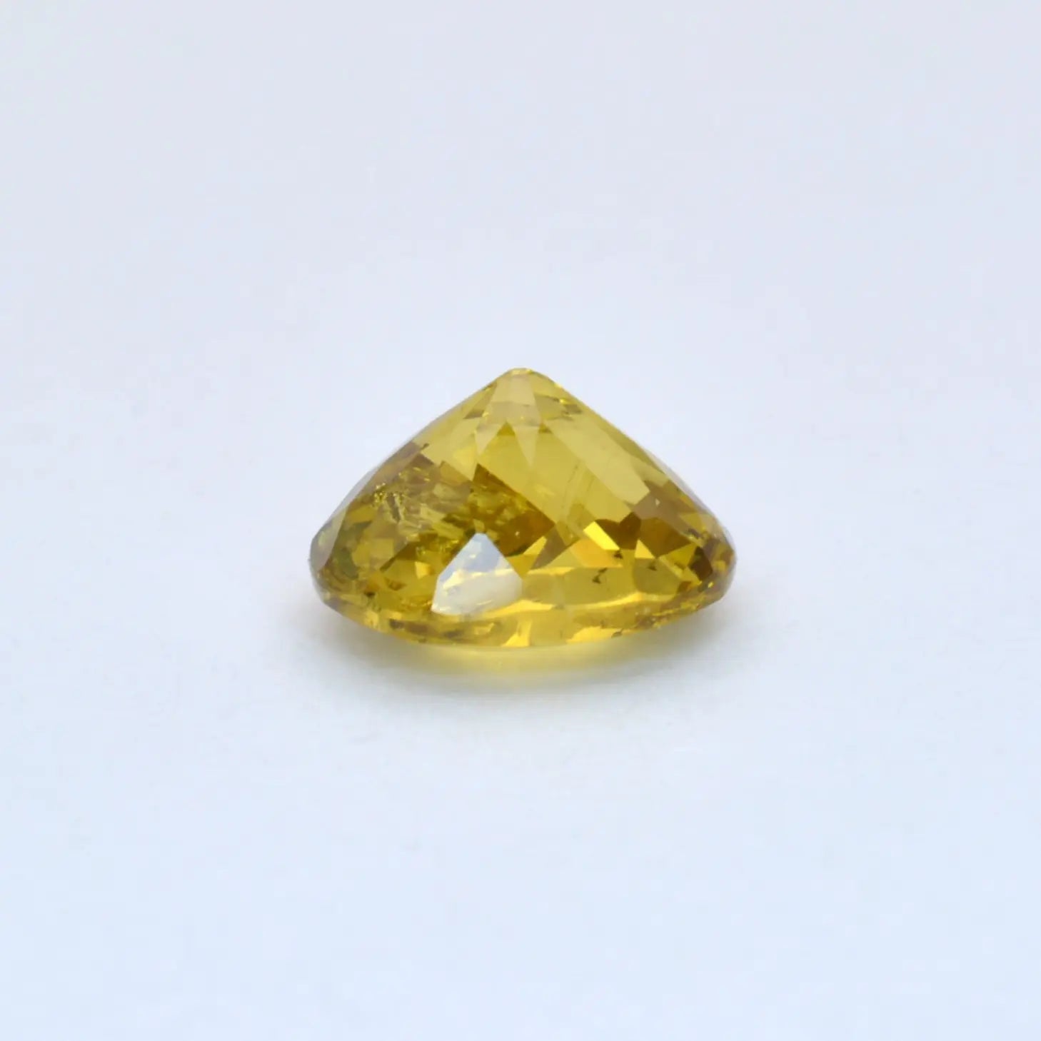 Pierre taillée Grenat du Mali Jaune Ovale 0,88 ct