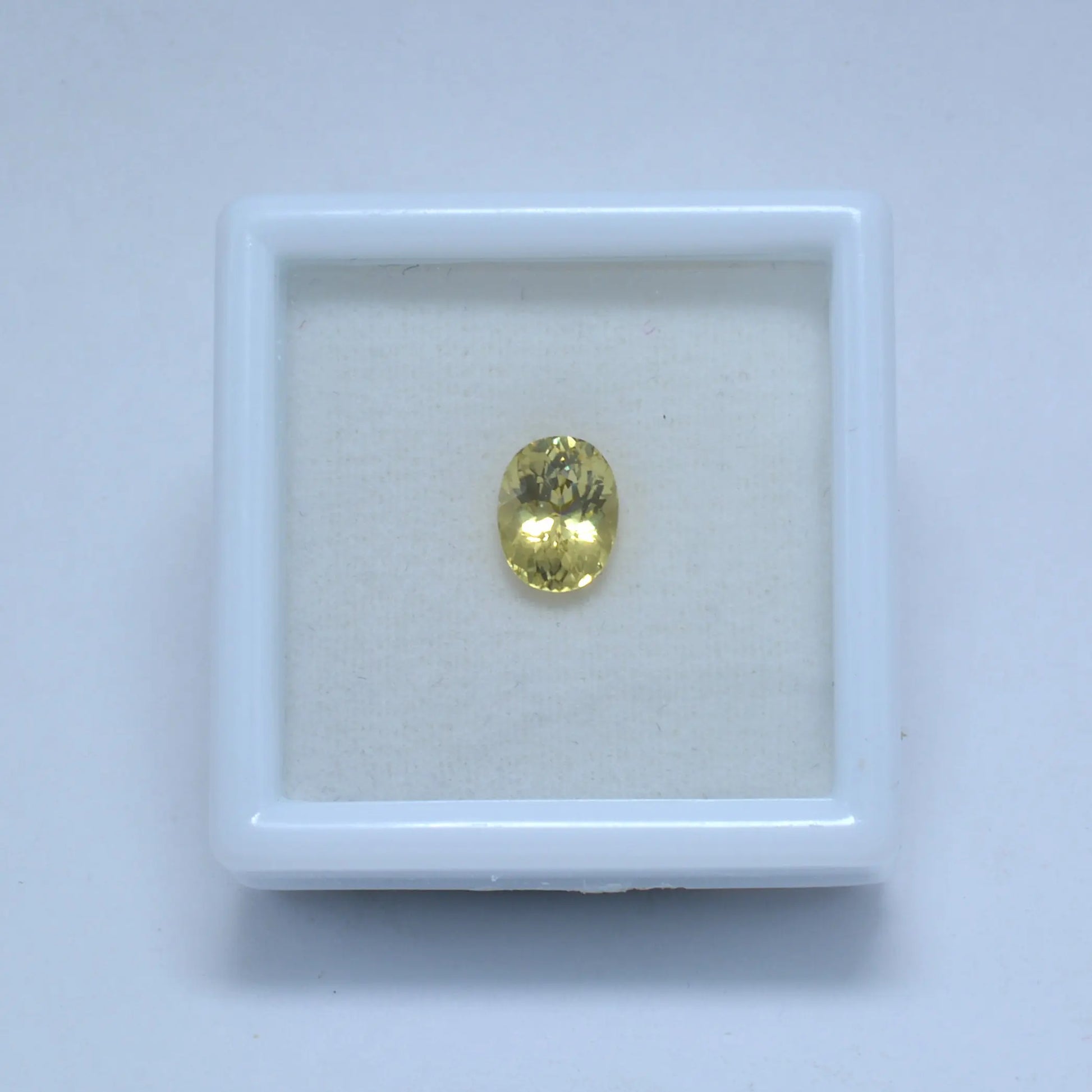 Pierre taillée Grenat du Mali Jaune Ovale 0,98 ct