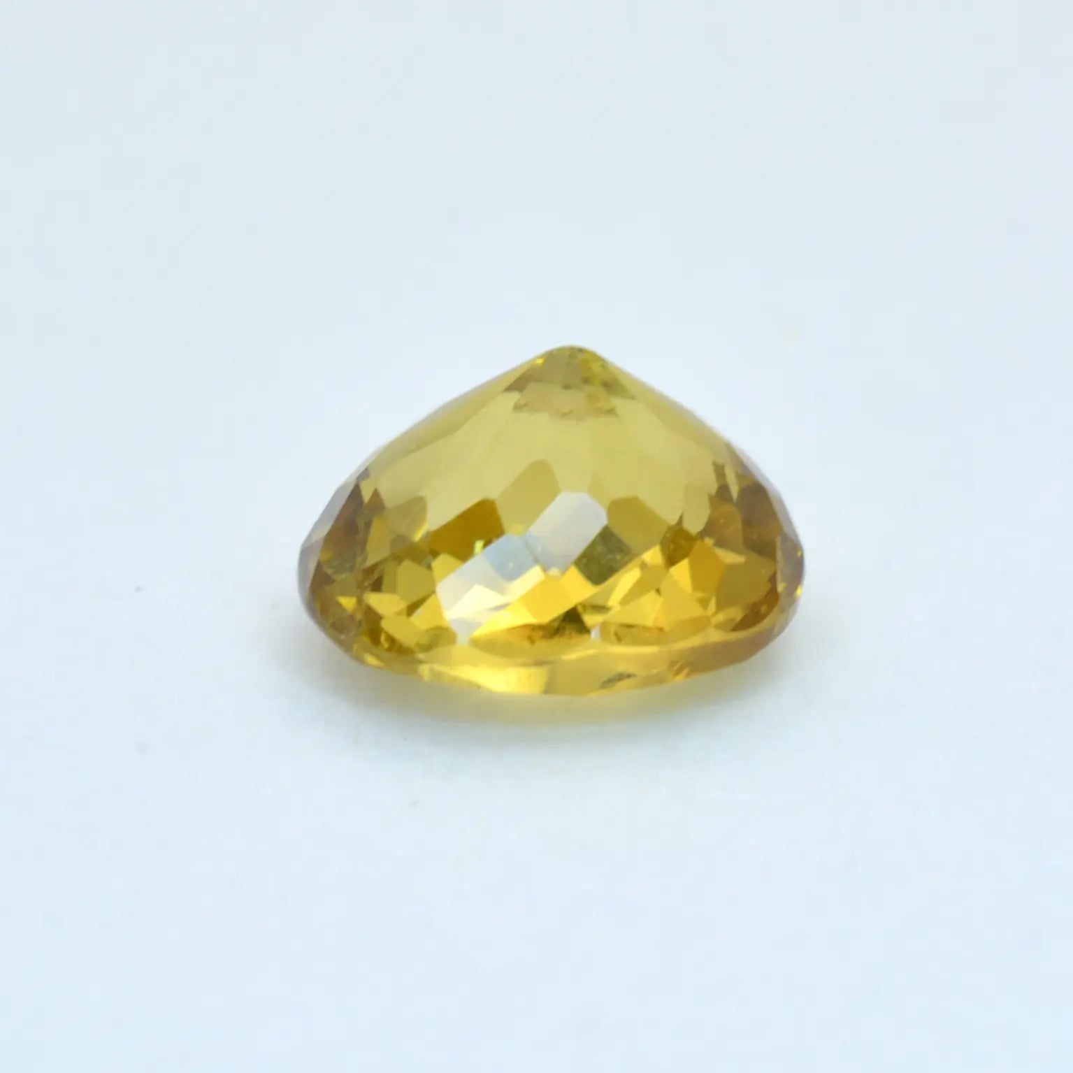 Pierre taillée Grenat du Mali Jaune Ovale 1,04 ct