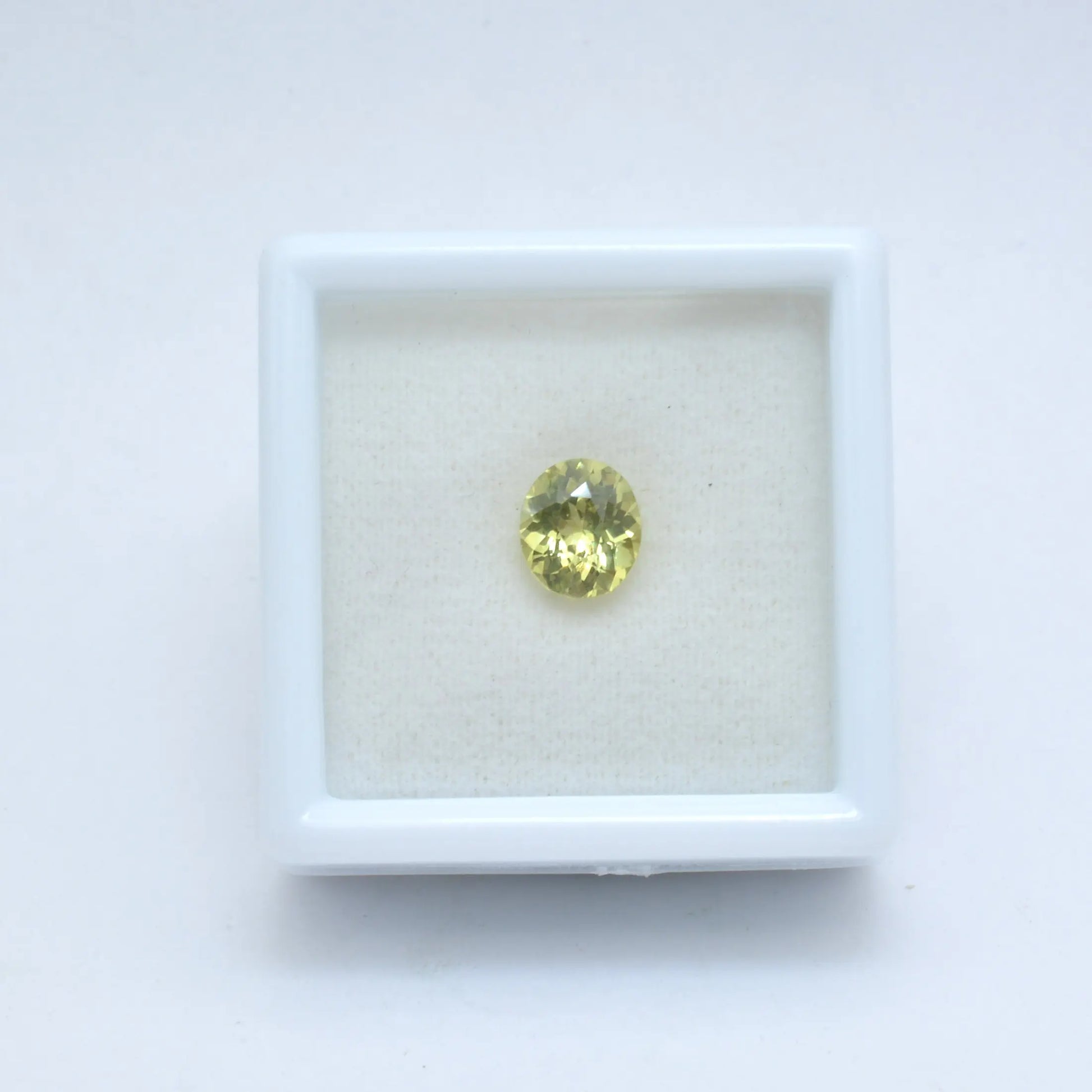 Pierre taillée Grenat du Mali Jaune Ovale 1,06 ct