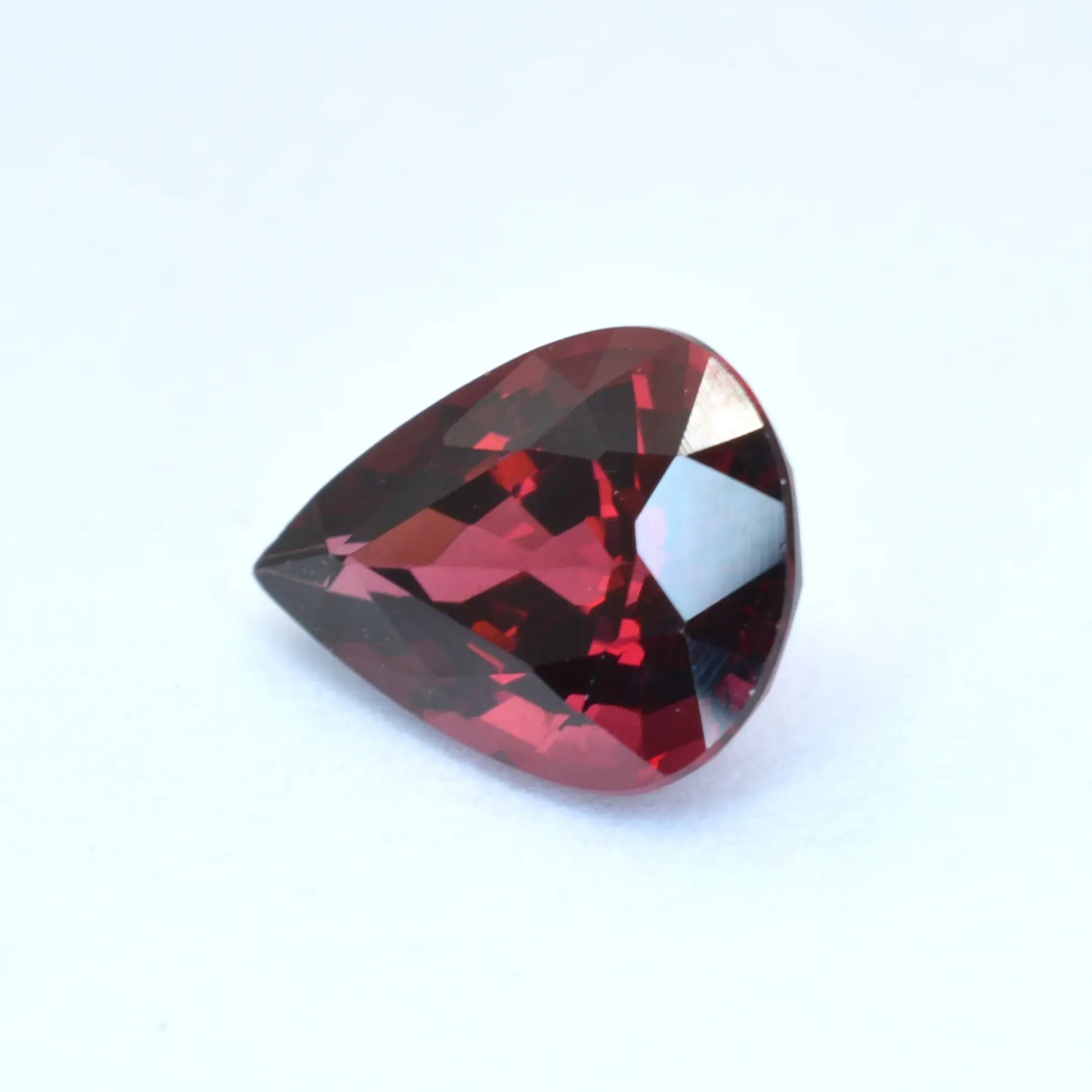 pierre taillée Grenat Rhodolite Poire 1,78ct