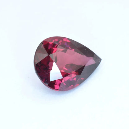 pierre taillée Grenat Rhodolite Poire 1,80ct