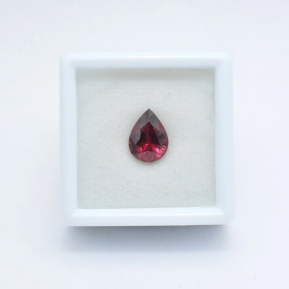 pierre taillée Grenat Rhodolite Poire 1,80ct