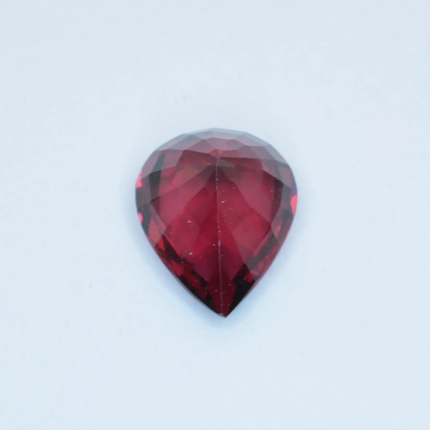 pierre taillée Grenat Rhodolite Poire 1,88ct