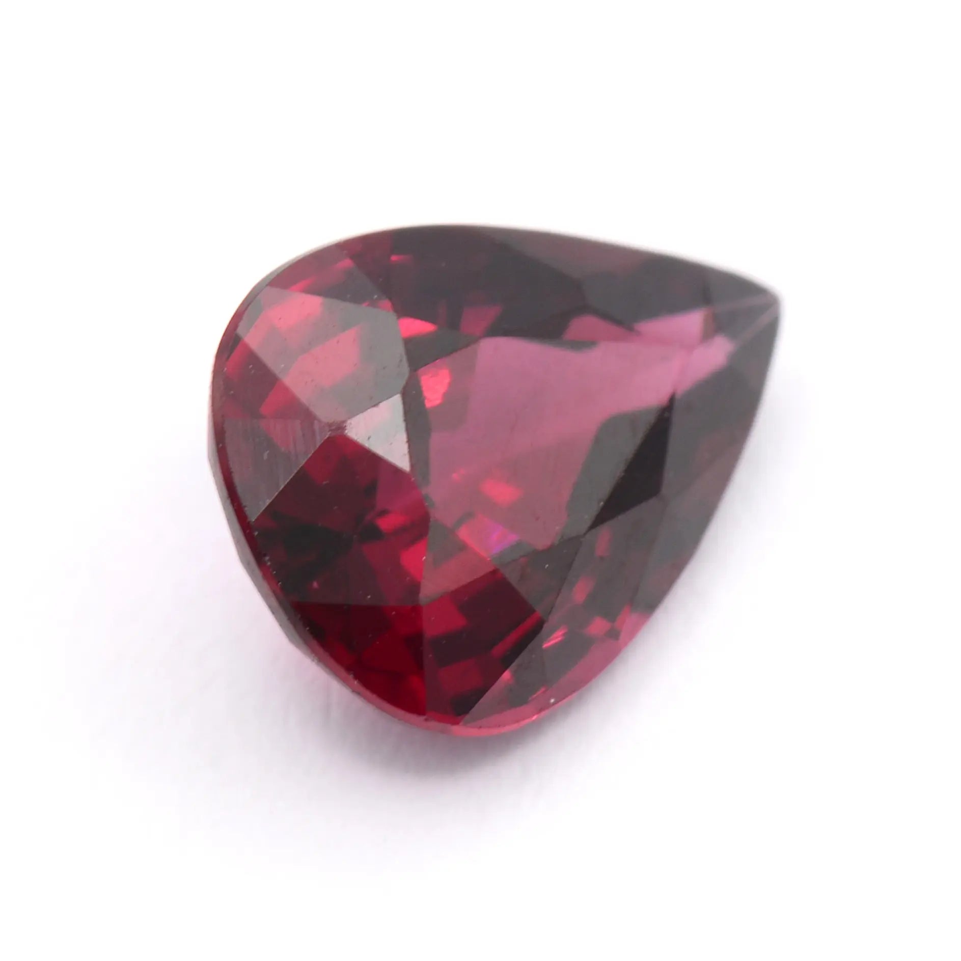 Pierre taillée Grenat Rhodolite Poire 1,67 ct 