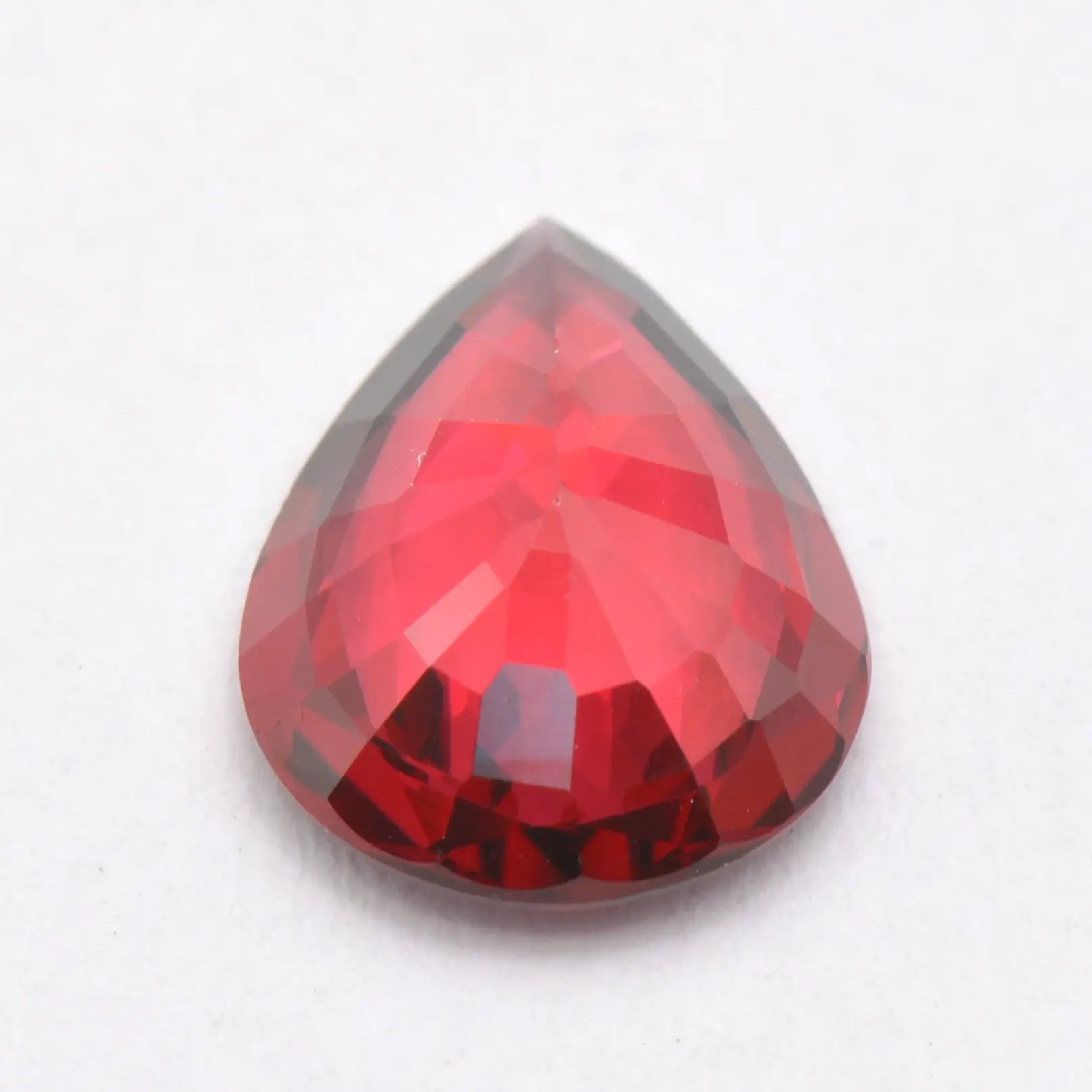 Pierre taillée Grenat Rhodolite Poire 1,53ct 