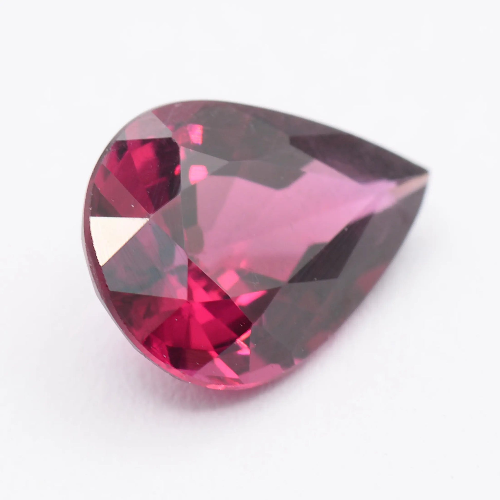 Pierre taillée Grenat Rhodolite Poire 1,59 ct 