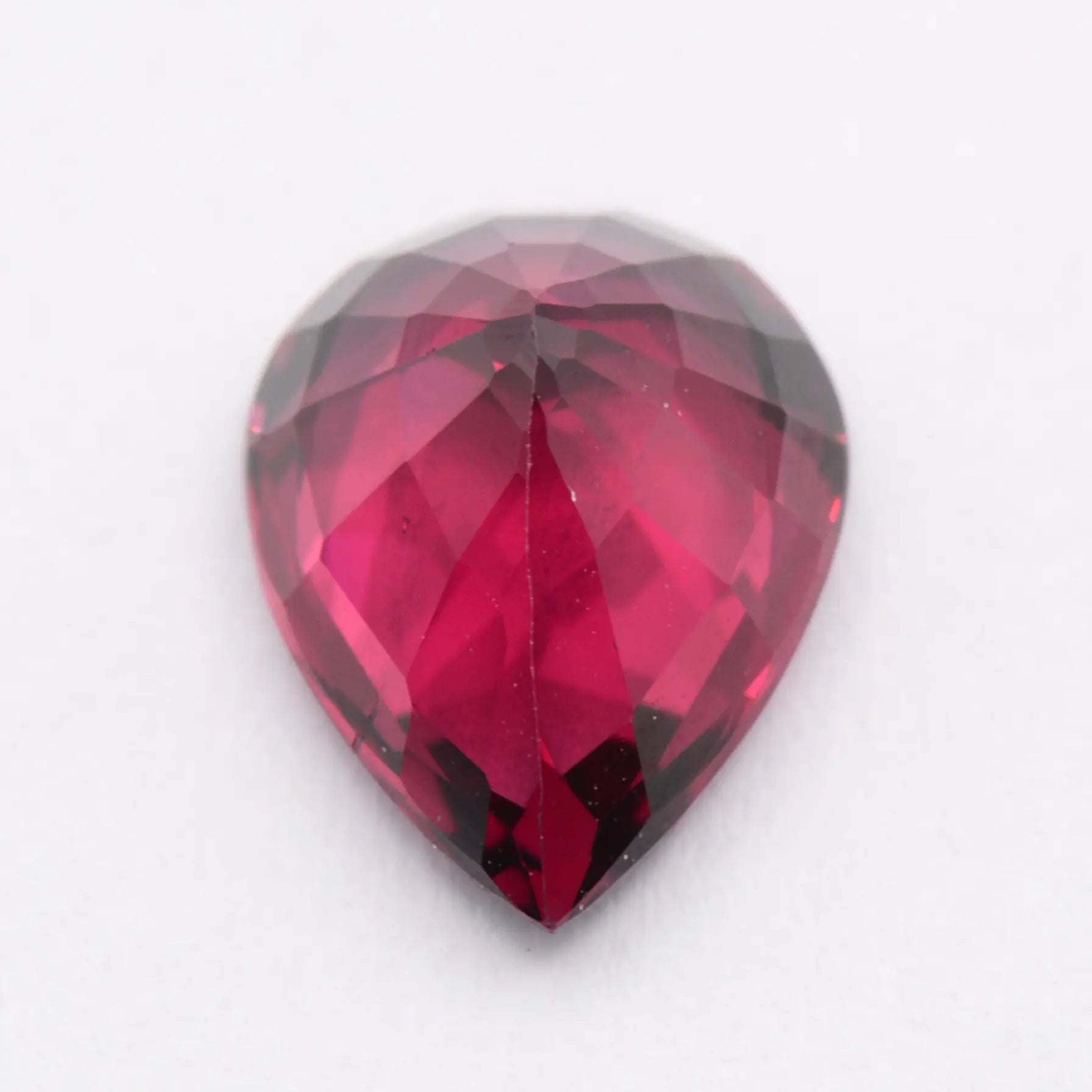 Pierre taillée Grenat Rhodolite Poire 1,96 ct 
