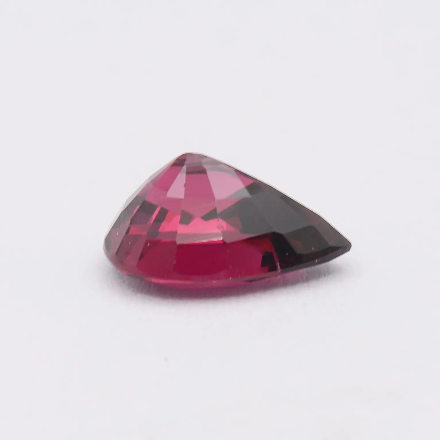 Pierre taillée Grenat Rhodolite Poire 1,96 ct 