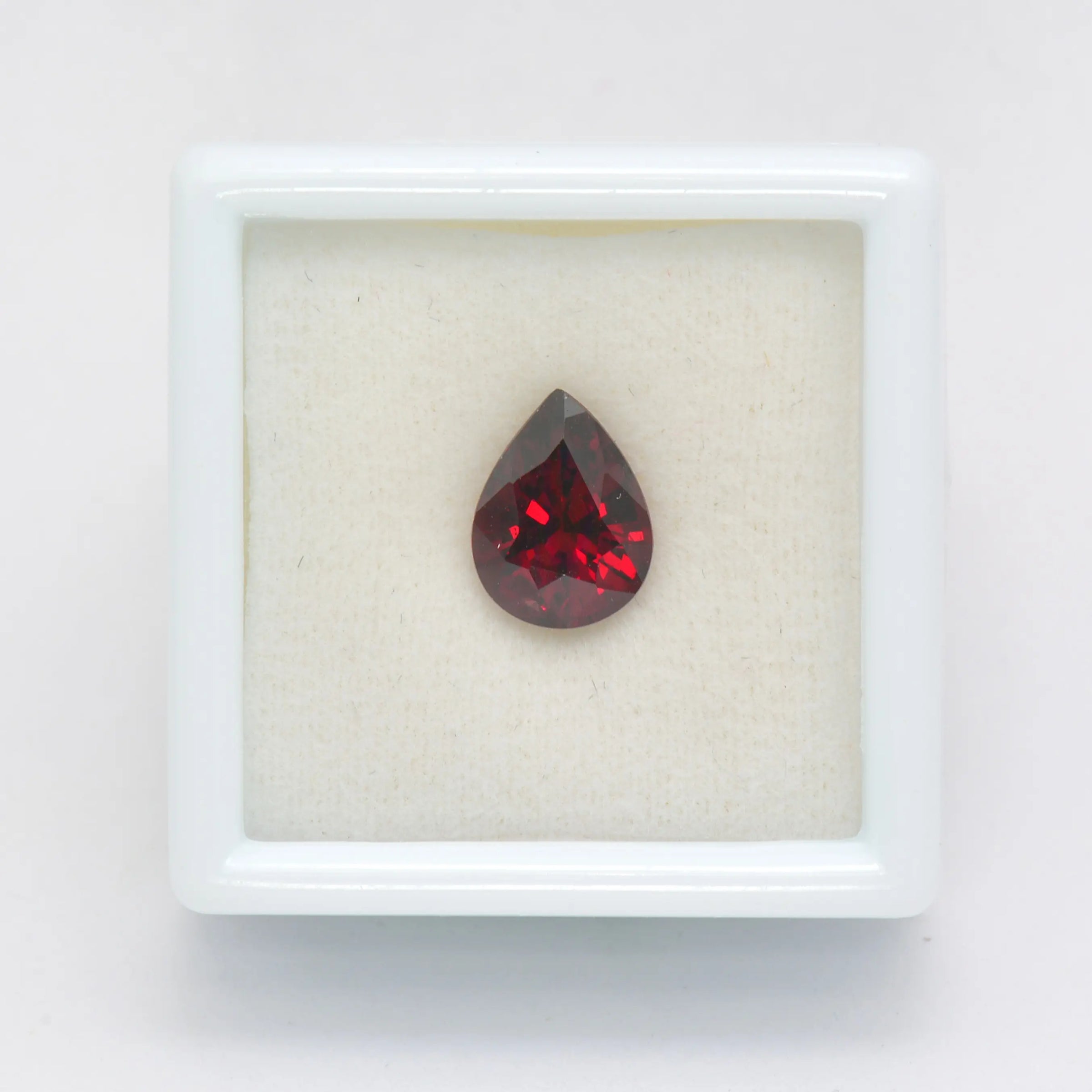 Grenat Rouge Poire 1,97ct