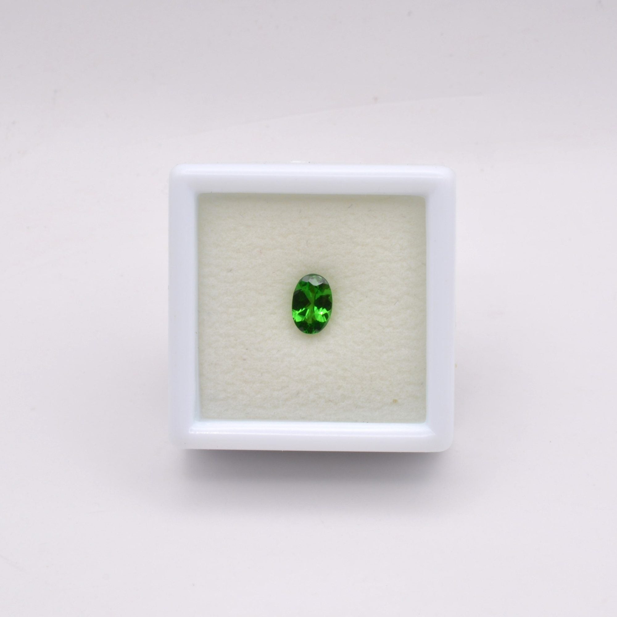 Pierre taillée Grenat Tsavorite Ovale 0,50ct