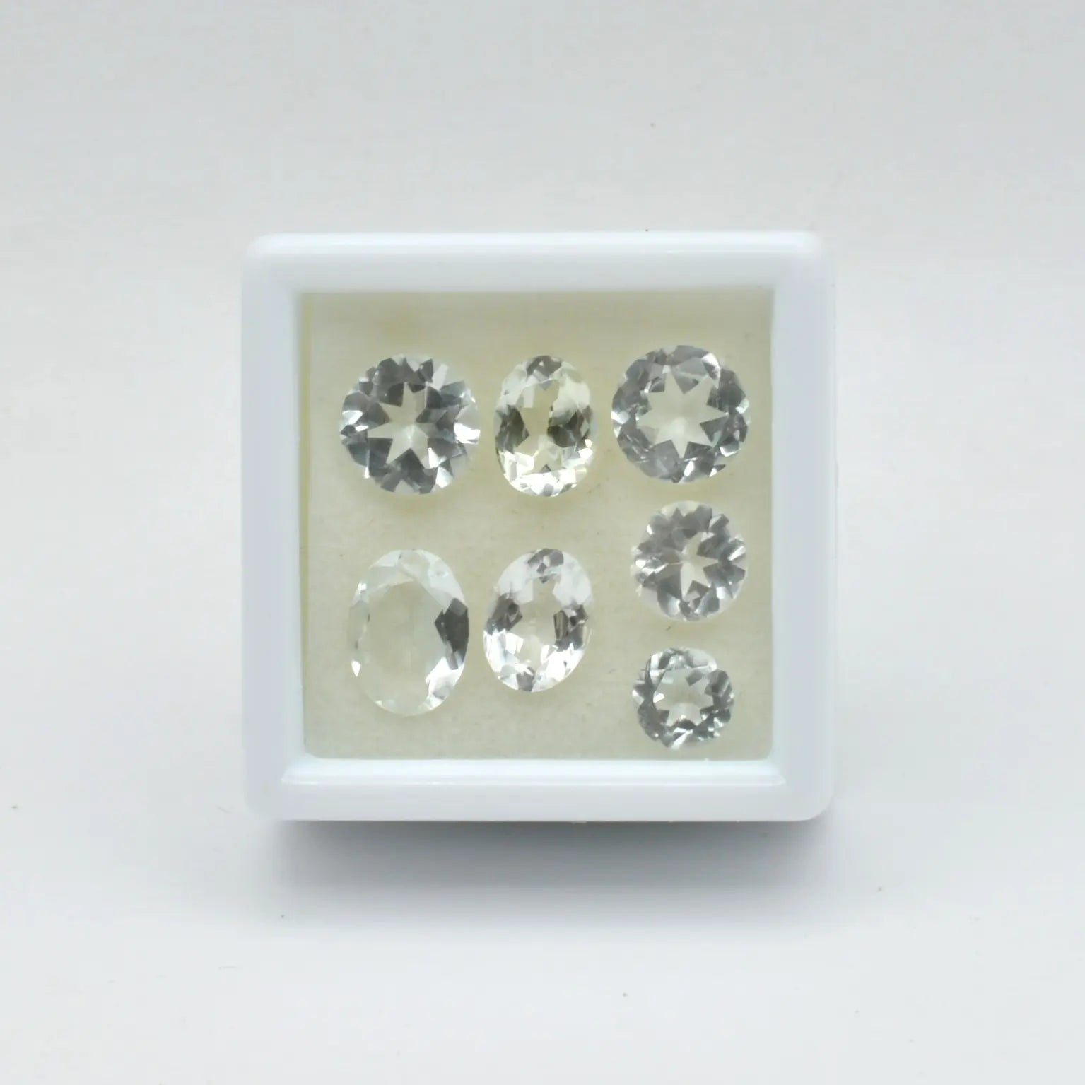 Lot de 7 Topazes Blanches 7ct